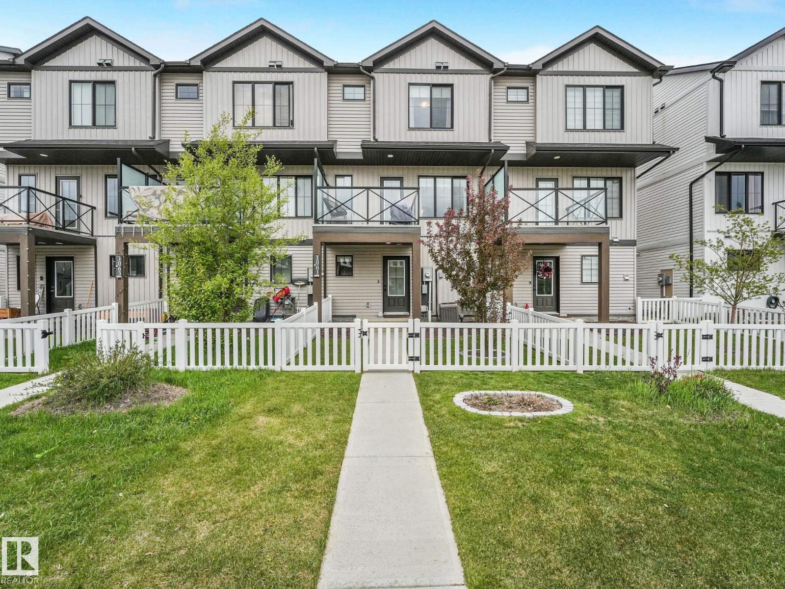 1061 Cy Becker Rd Nw, Edmonton, AB - Outdoor With Facade