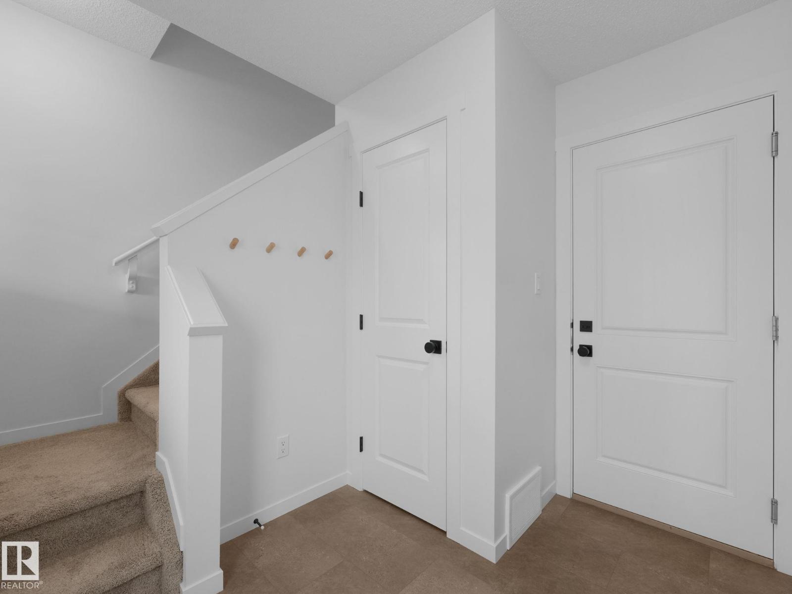 1061 Cy Becker Rd Nw, Edmonton, AB - Indoor Photo Showing Other Room