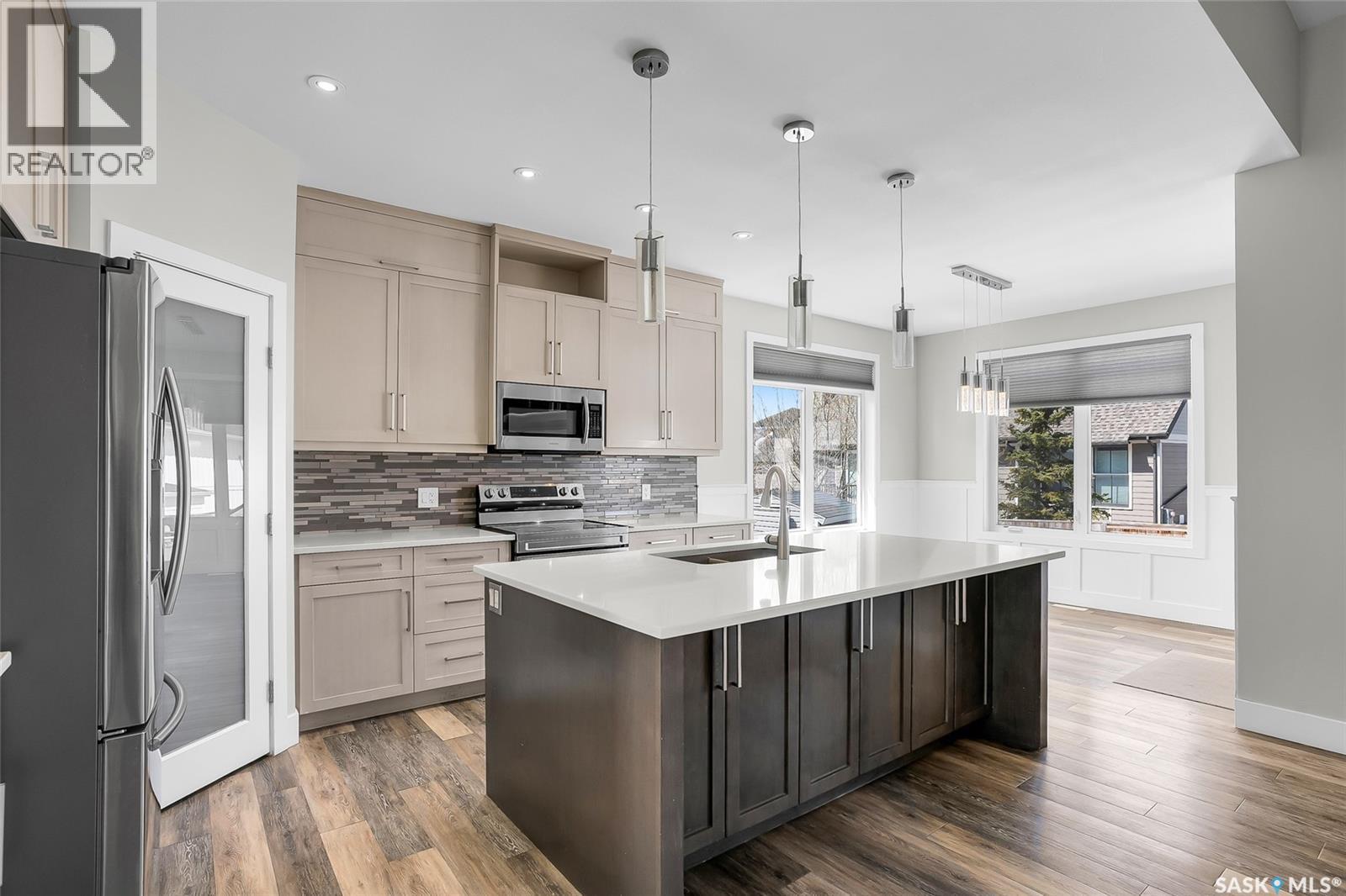 814 Werschner Court, Saskatoon, SK - Indoor Photo Showing Kitchen With Double Sink With Upgraded Kitchen