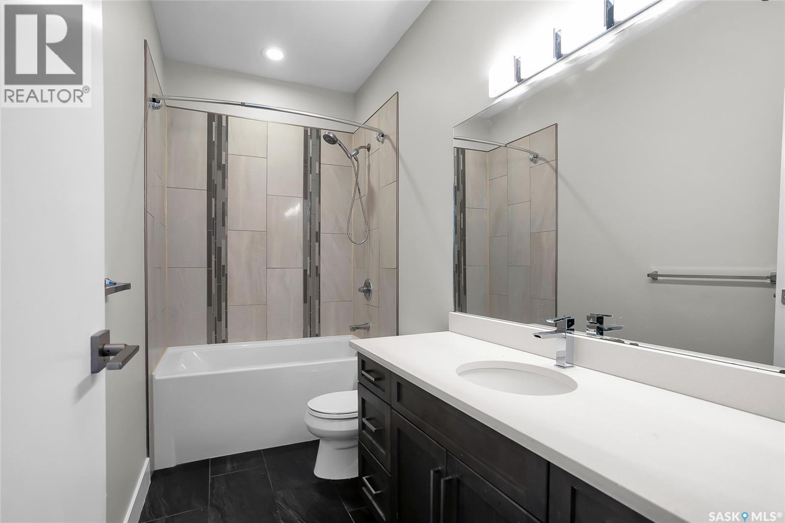 814 Werschner Court, Saskatoon, SK - Indoor Photo Showing Bathroom