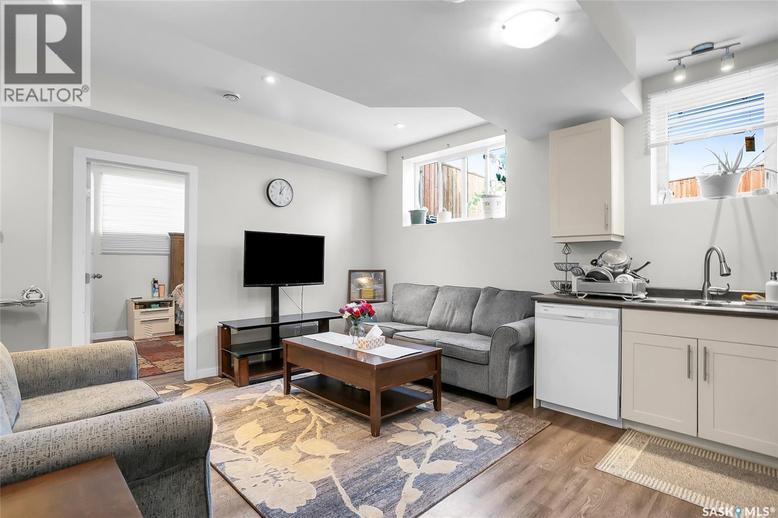 814 Werschner Court, Saskatoon, SK - Indoor Photo Showing Living Room