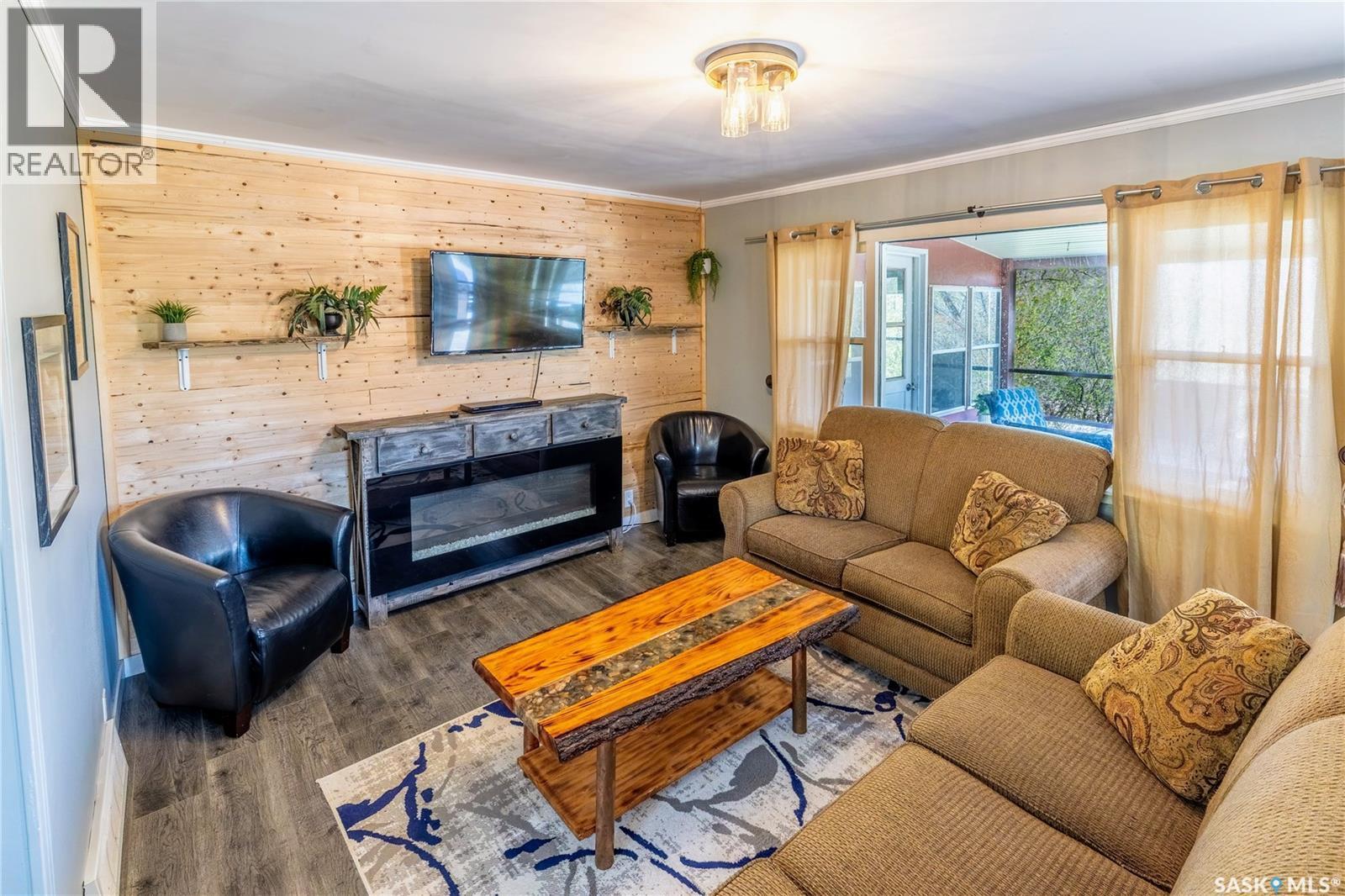1041 Tatanka Drive, South Lake, SK - Indoor Photo Showing Living Room With Fireplace