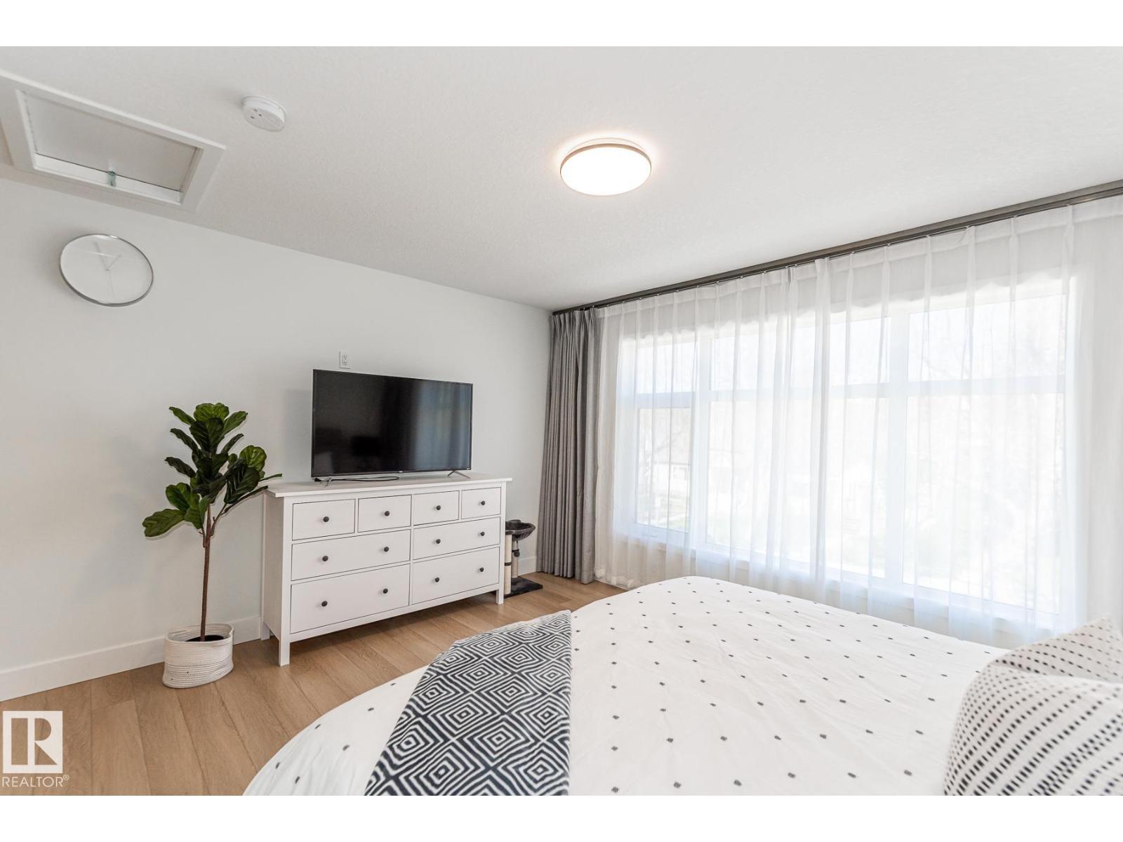 11445 79 Av Nw, Edmonton, AB - Indoor Photo Showing Bedroom