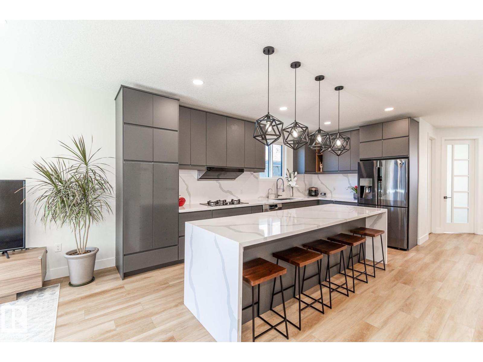 11445 79 Av Nw, Edmonton, AB - Indoor Photo Showing Kitchen With Upgraded Kitchen