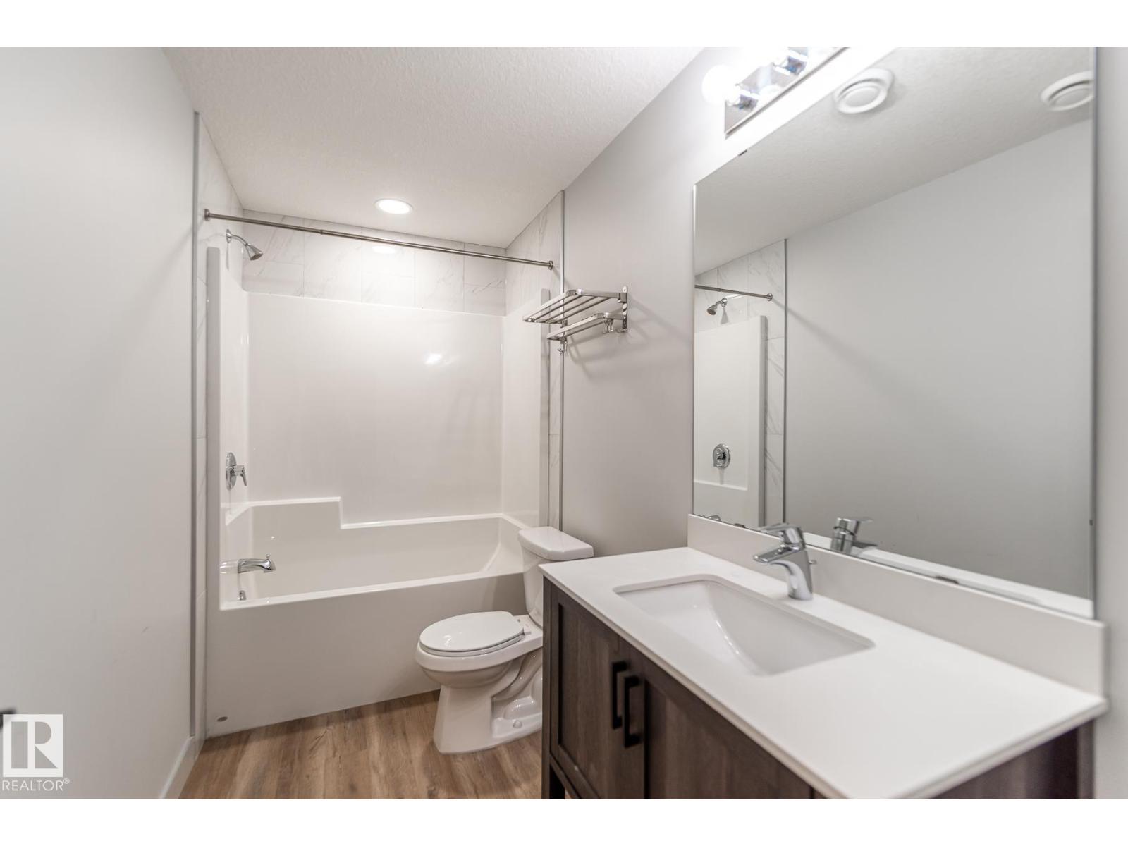 11445 79 Av Nw, Edmonton, AB - Indoor Photo Showing Bathroom