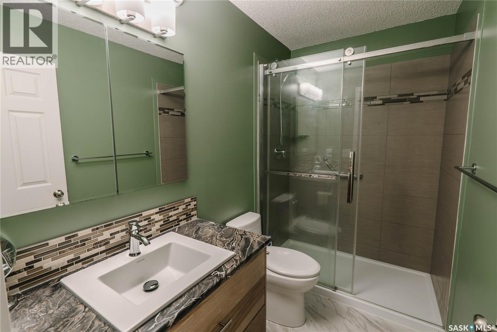 542 Bornstein Terrace, Saskatoon, SK - Indoor Photo Showing Bathroom