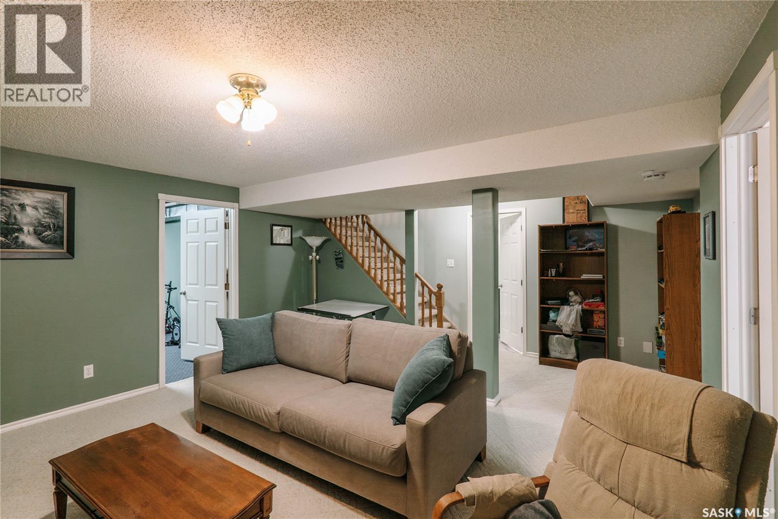 542 Bornstein Terrace, Saskatoon, SK - Indoor Photo Showing Living Room