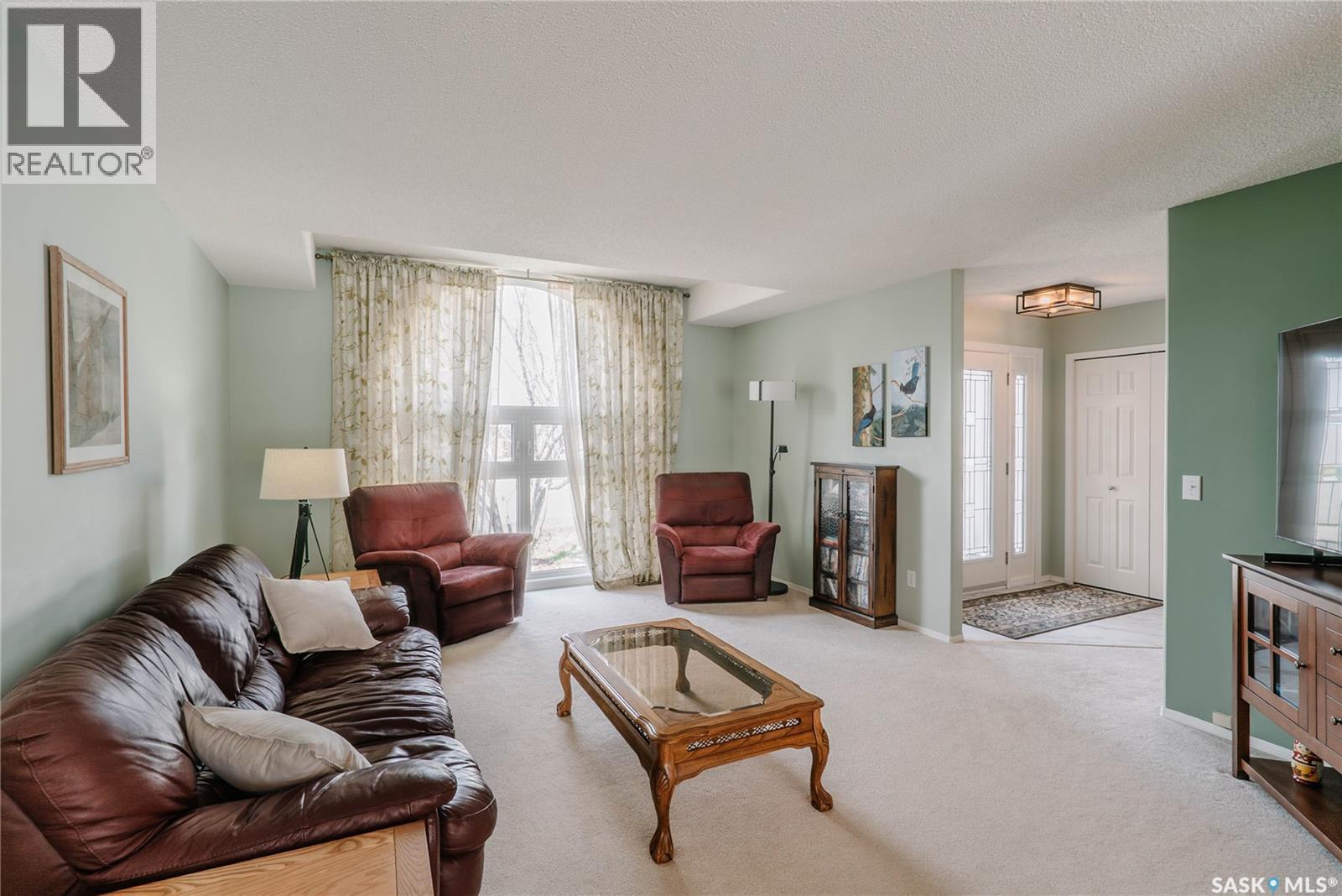 542 Bornstein Terrace, Saskatoon, SK - Indoor Photo Showing Living Room