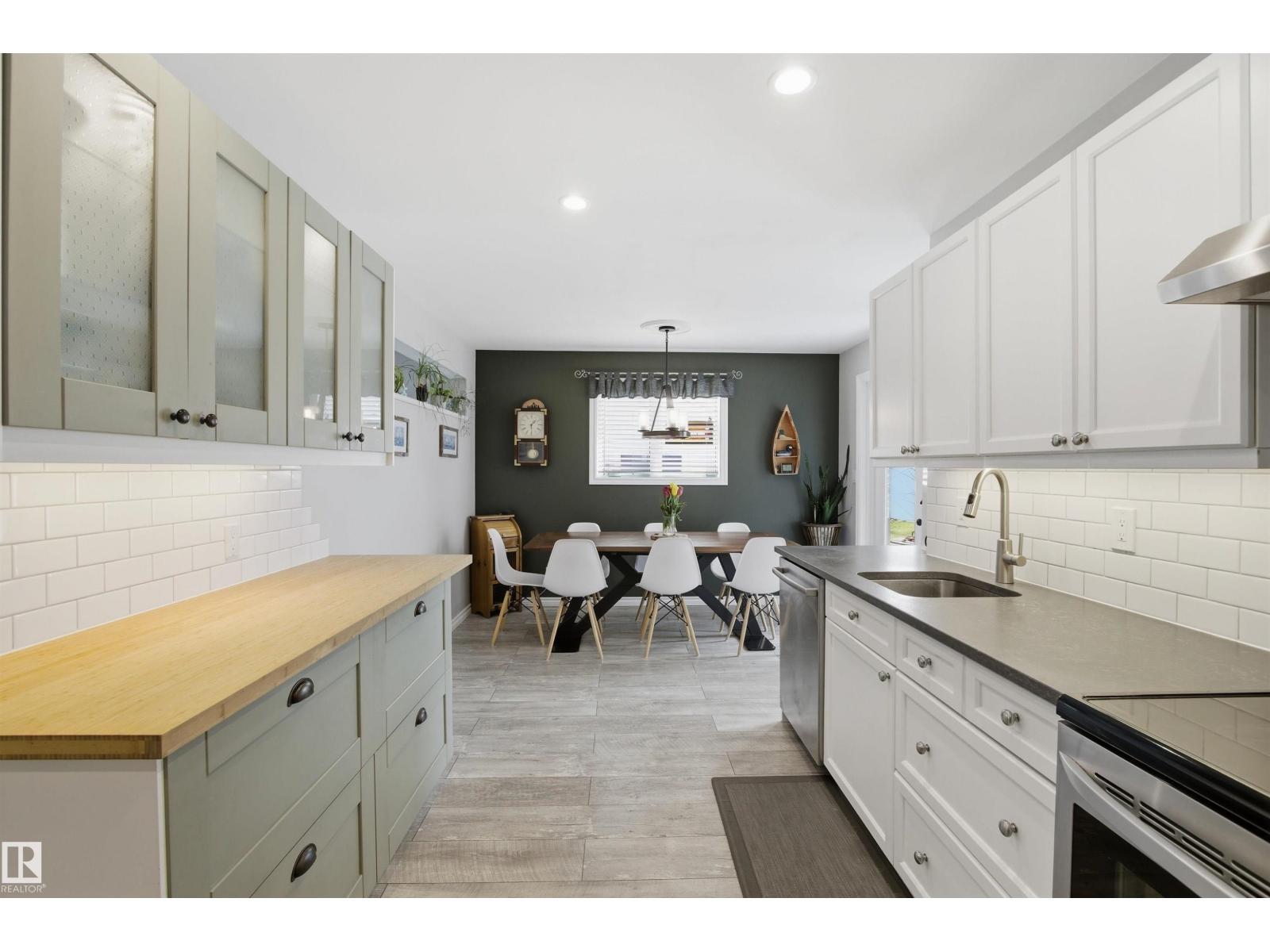 10663 59 St Nw, Edmonton, AB - Indoor Photo Showing Kitchen