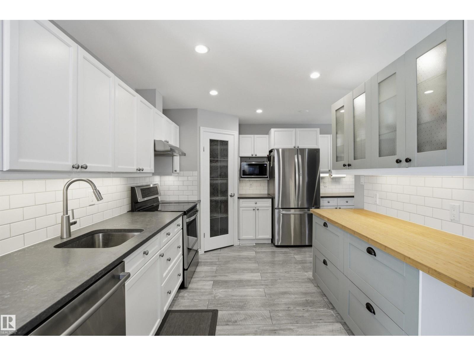 10663 59 St Nw, Edmonton, AB - Indoor Photo Showing Kitchen With Upgraded Kitchen