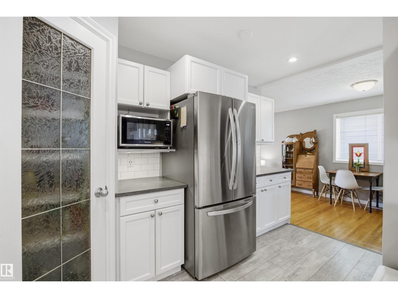 10663 59 St Nw, Edmonton, AB - Indoor Photo Showing Kitchen
