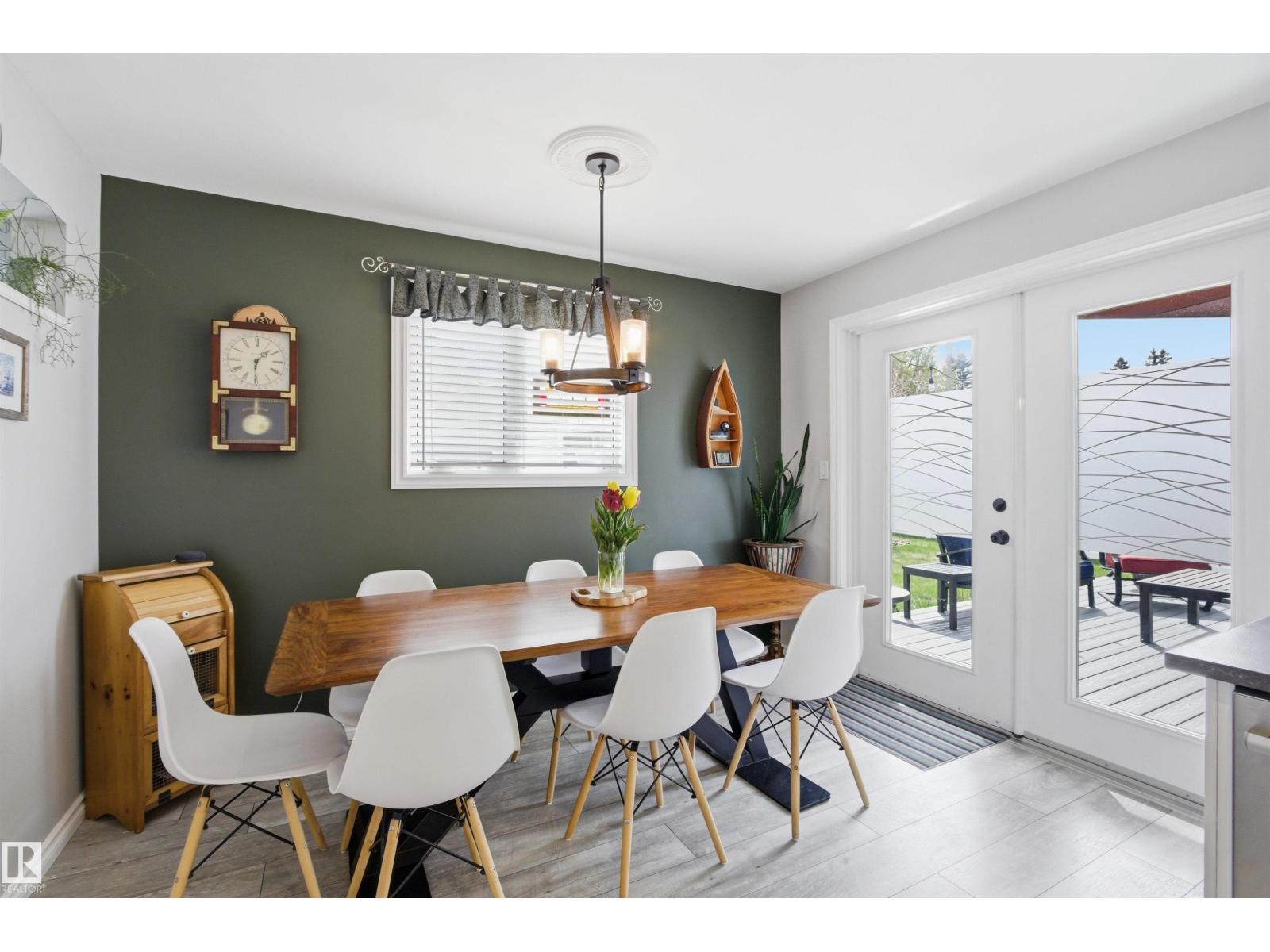 10663 59 St Nw, Edmonton, AB - Indoor Photo Showing Dining Room