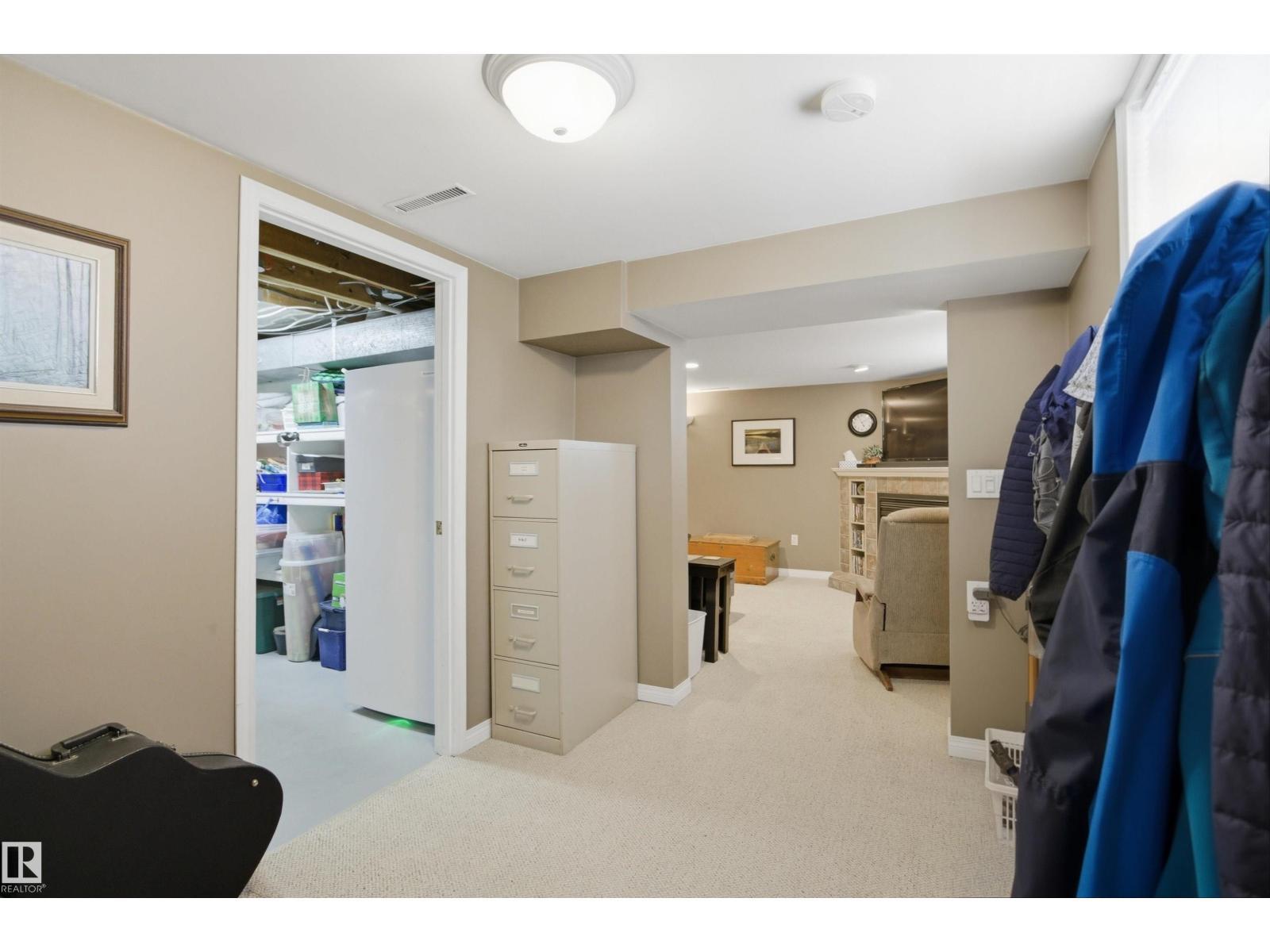 10663 59 St Nw, Edmonton, AB - Indoor