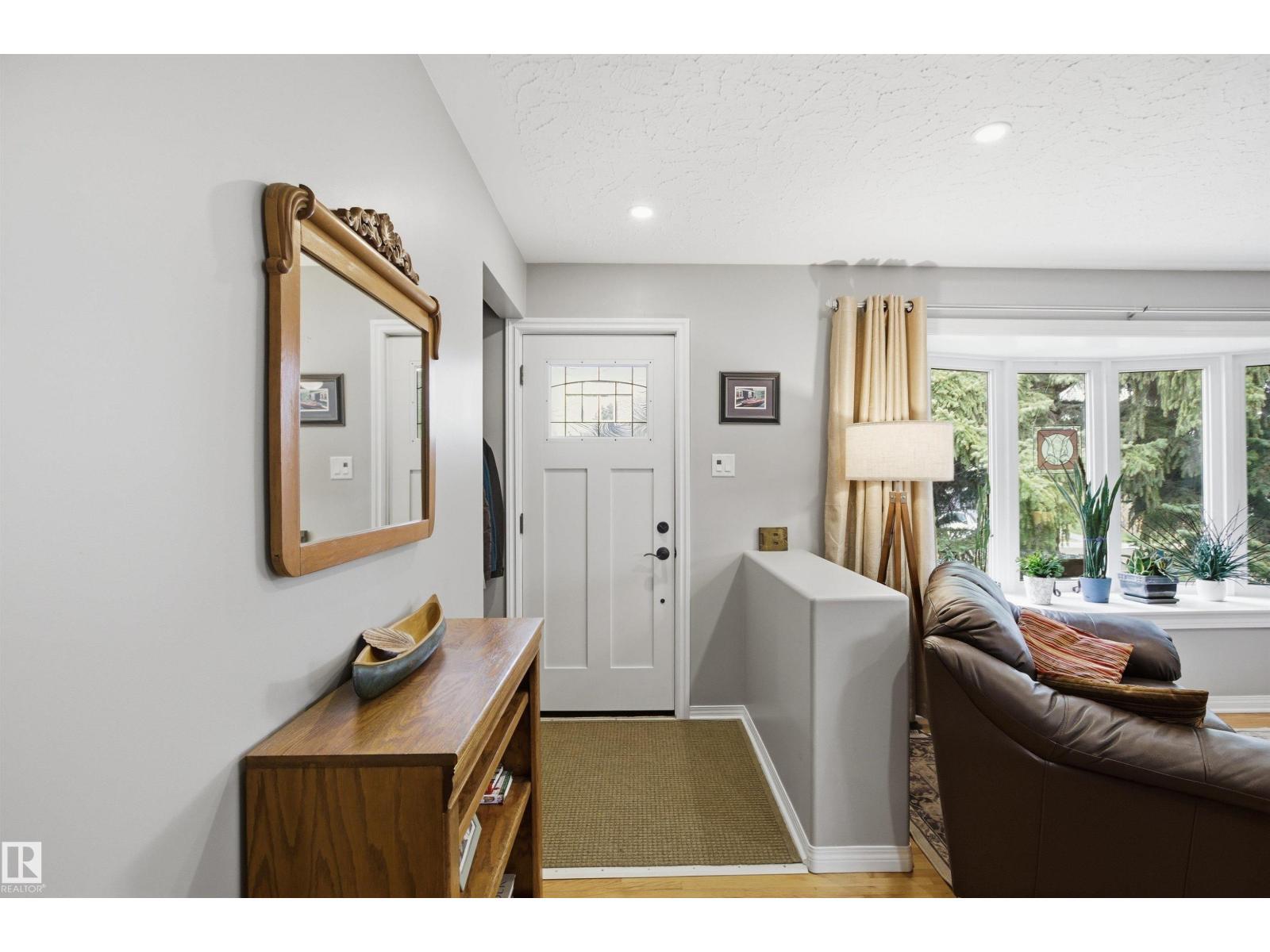 10663 59 St Nw, Edmonton, AB - Indoor