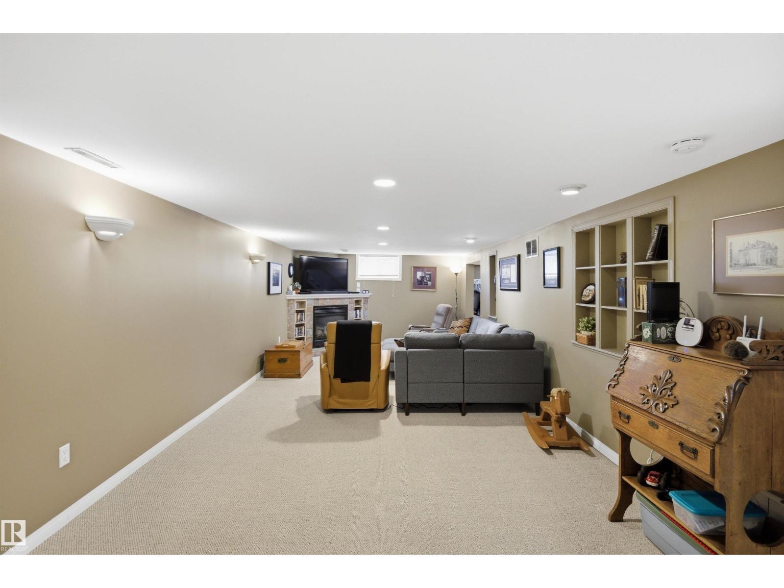 10663 59 St Nw, Edmonton, AB - Indoor
