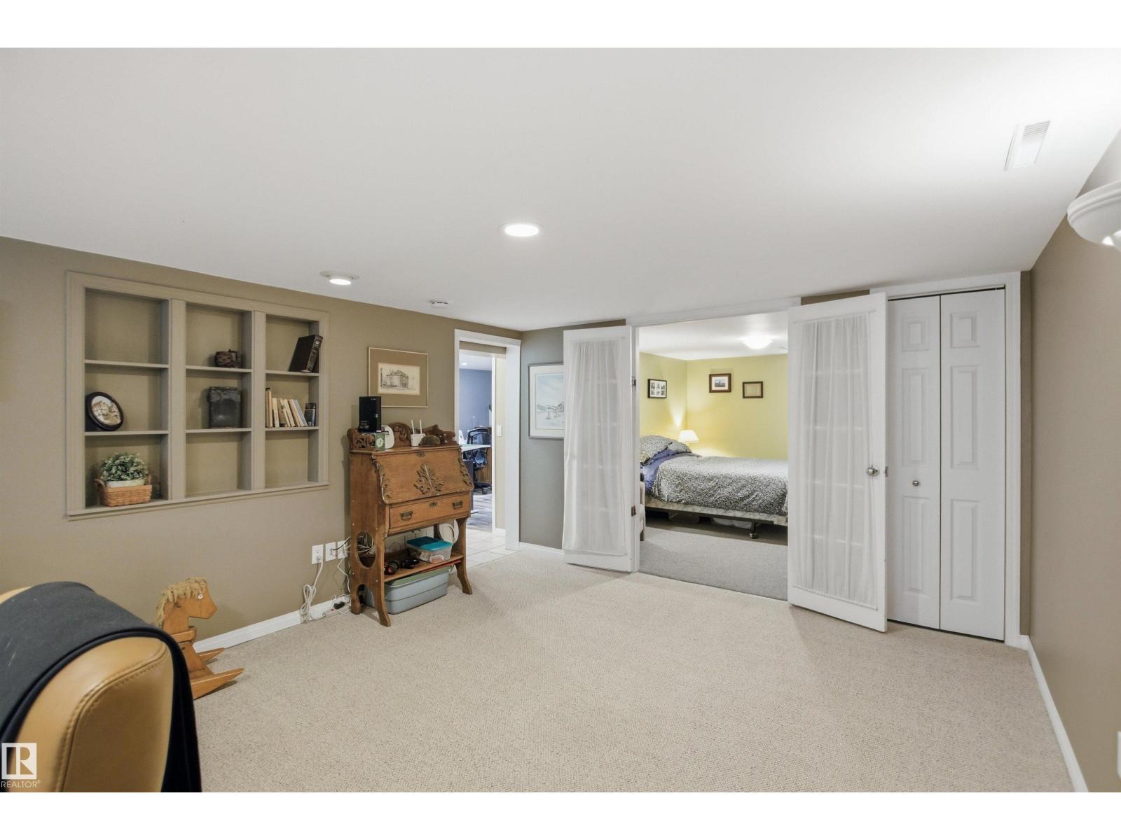 10663 59 St Nw, Edmonton, AB - Indoor