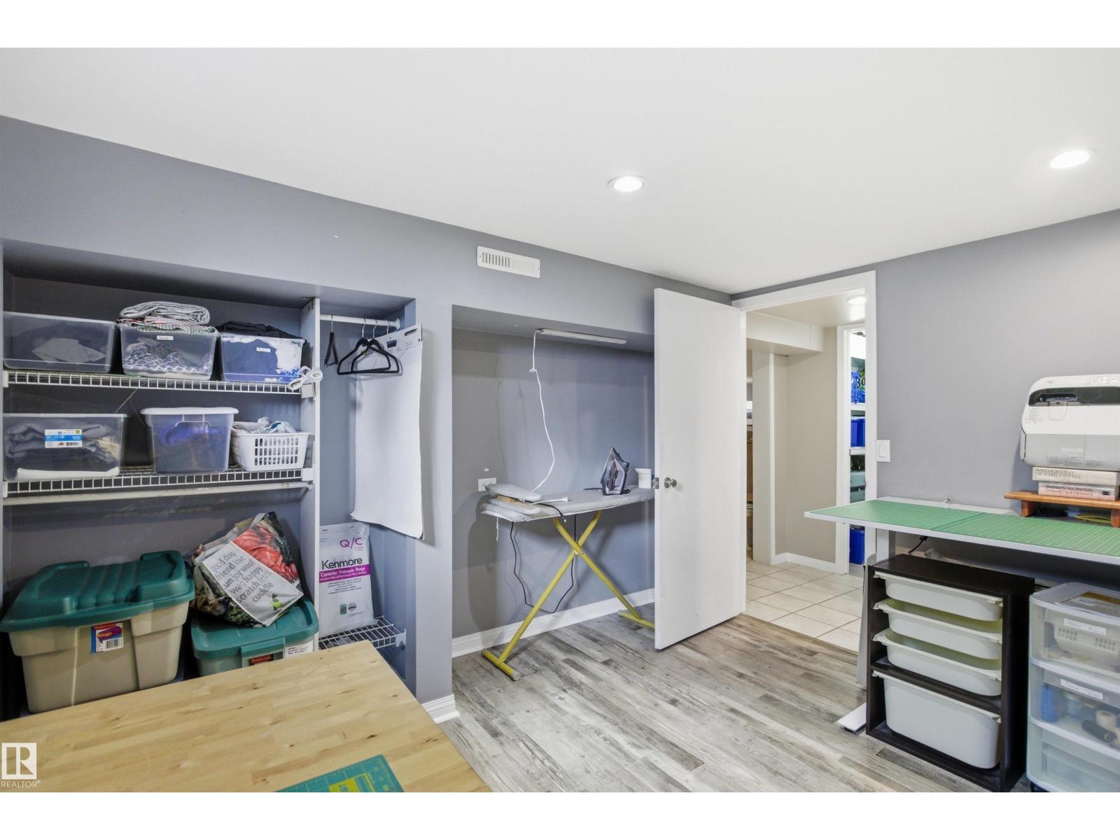 10663 59 St Nw, Edmonton, AB - Indoor