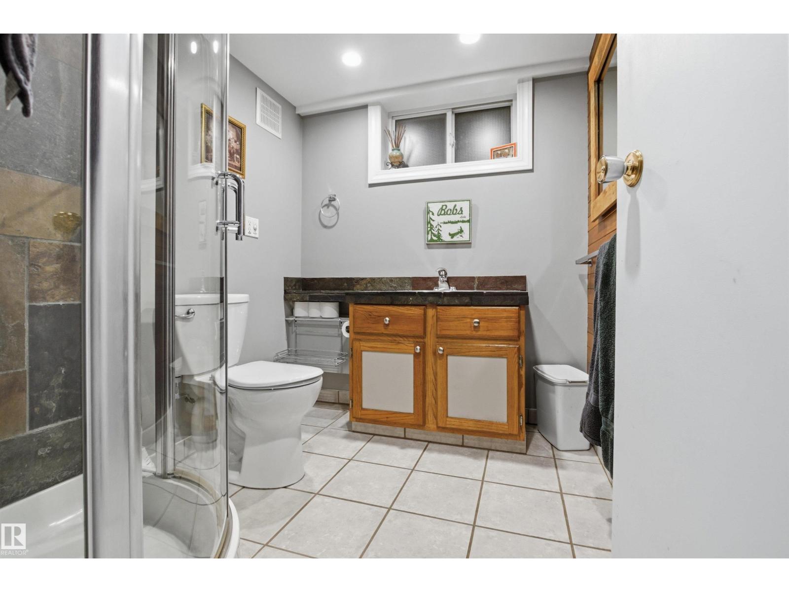 10663 59 St Nw, Edmonton, AB - Indoor Photo Showing Bathroom