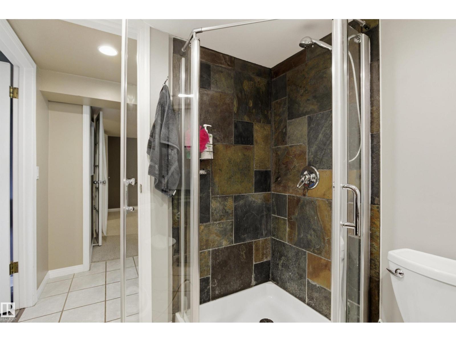 10663 59 St Nw, Edmonton, AB - Indoor Photo Showing Bathroom