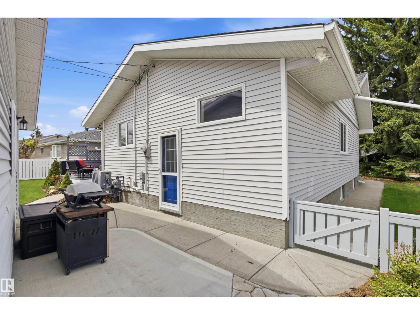 10663 59 St Nw, Edmonton, AB - Outdoor With Exterior