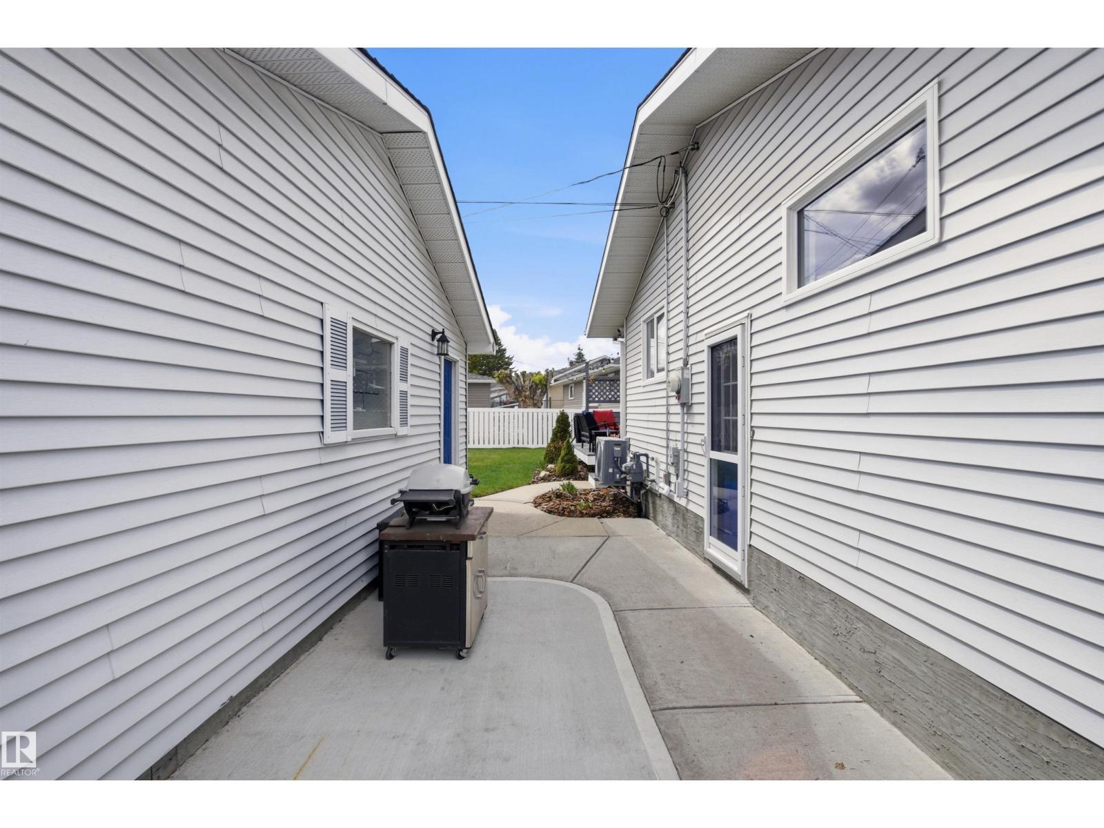 10663 59 St Nw, Edmonton, AB - Outdoor With Exterior
