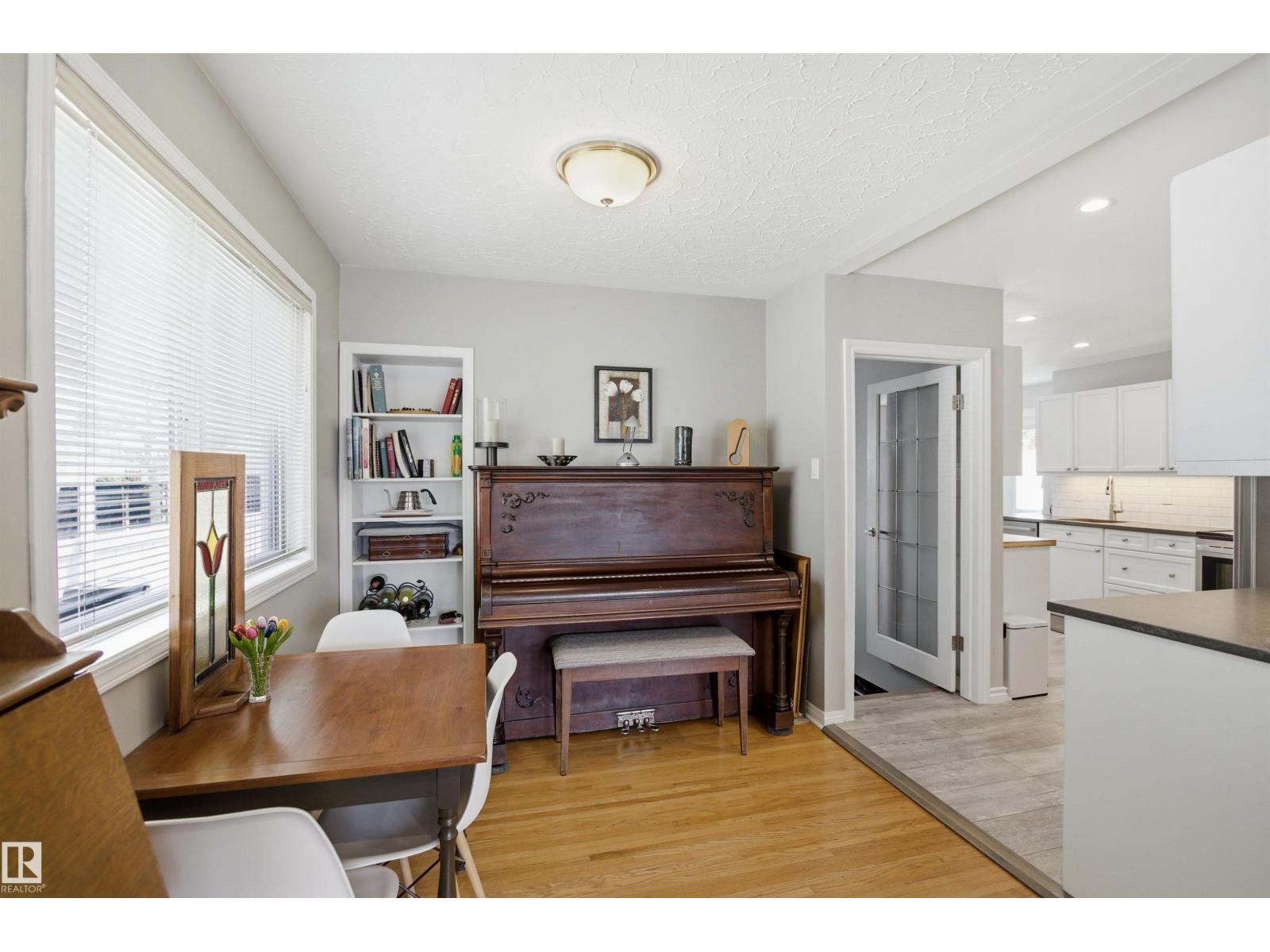 10663 59 St Nw, Edmonton, AB - Indoor