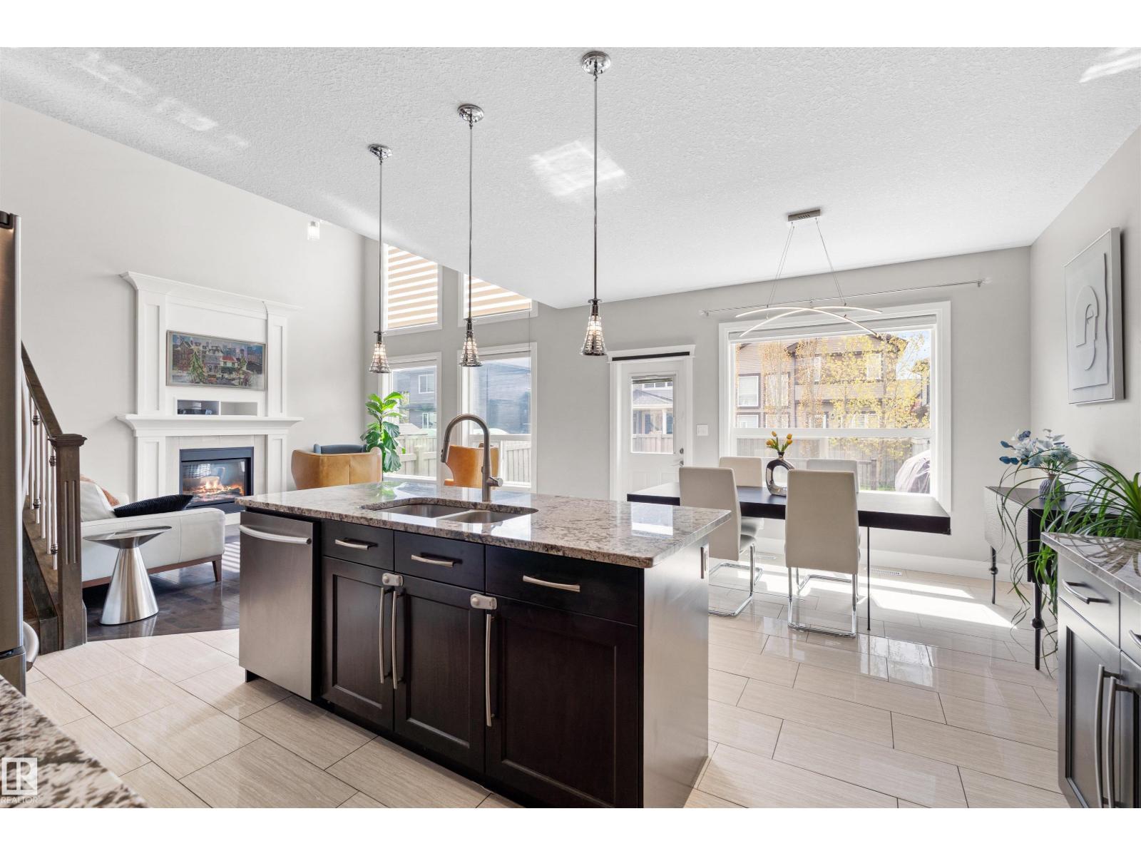 3807 Claxton Cl Sw, Edmonton, AB