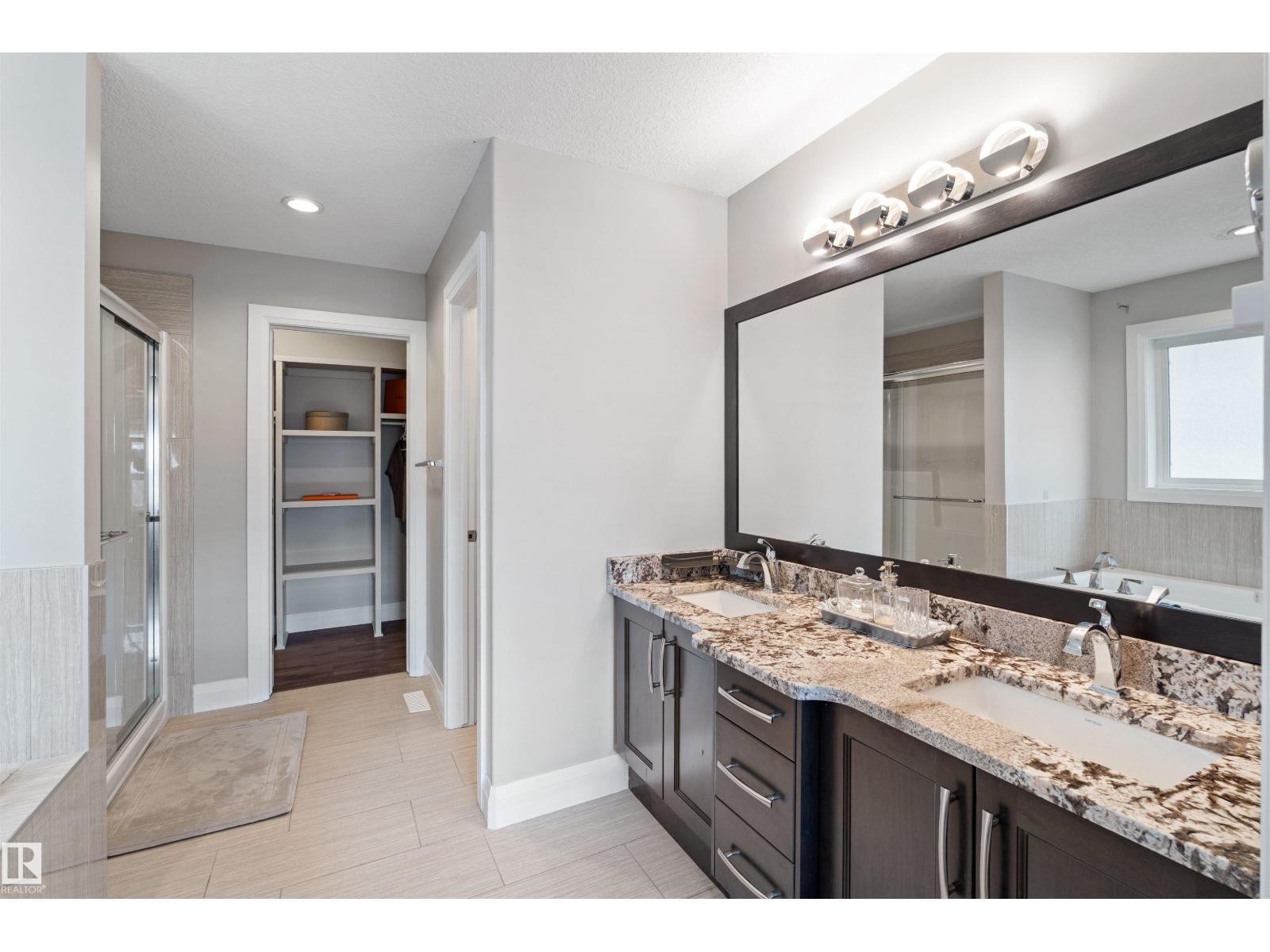 3807 Claxton Cl Sw, Edmonton, AB