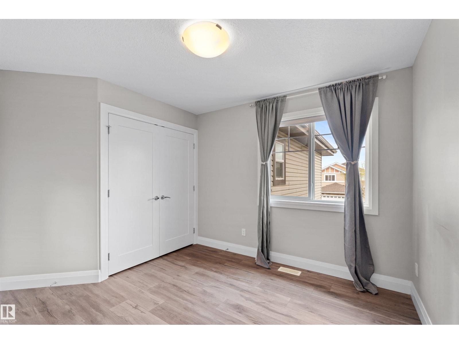 3807 Claxton Cl Sw, Edmonton, AB