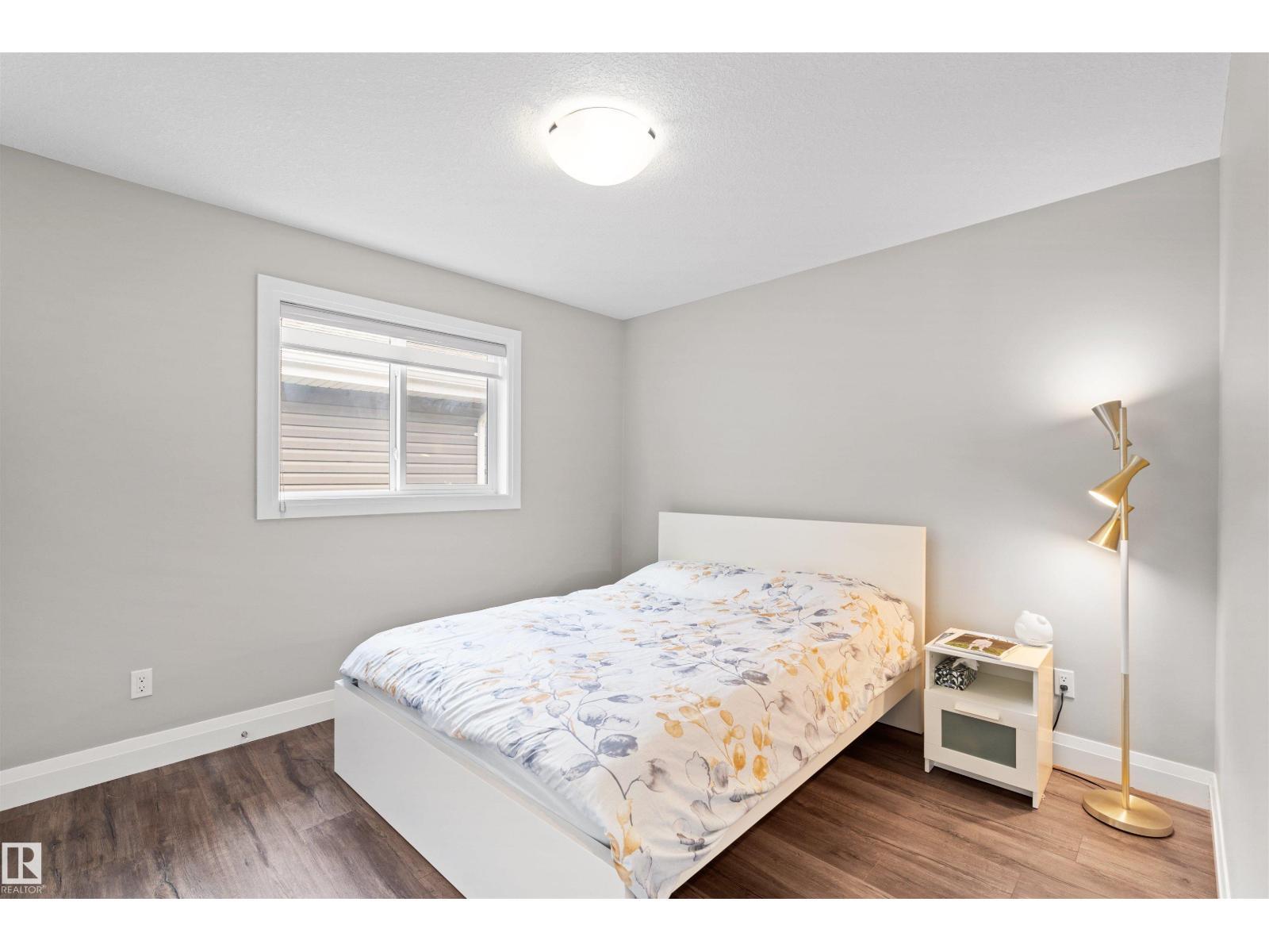 3807 Claxton Cl Sw, Edmonton, AB