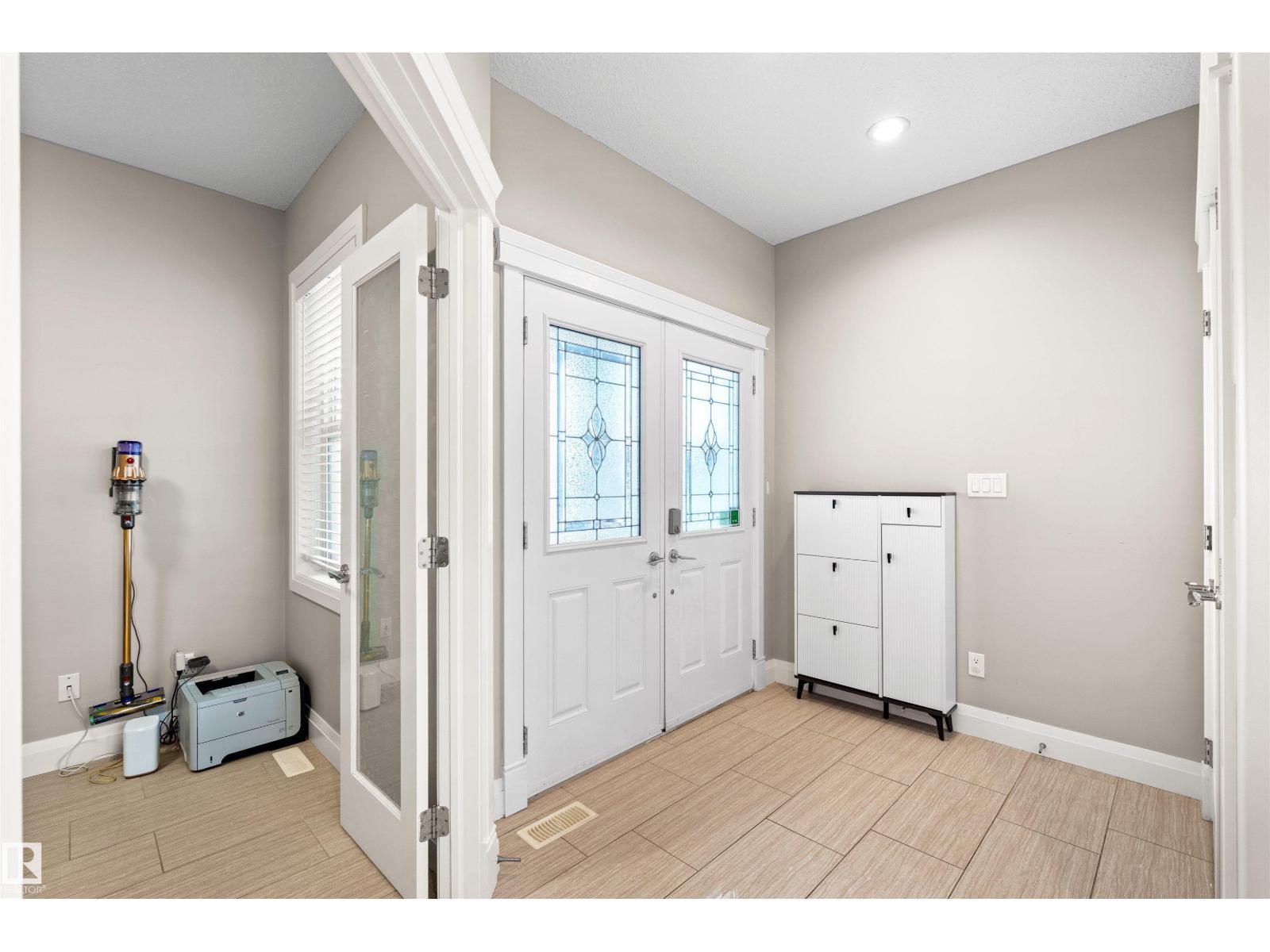 3807 Claxton Cl Sw, Edmonton, AB