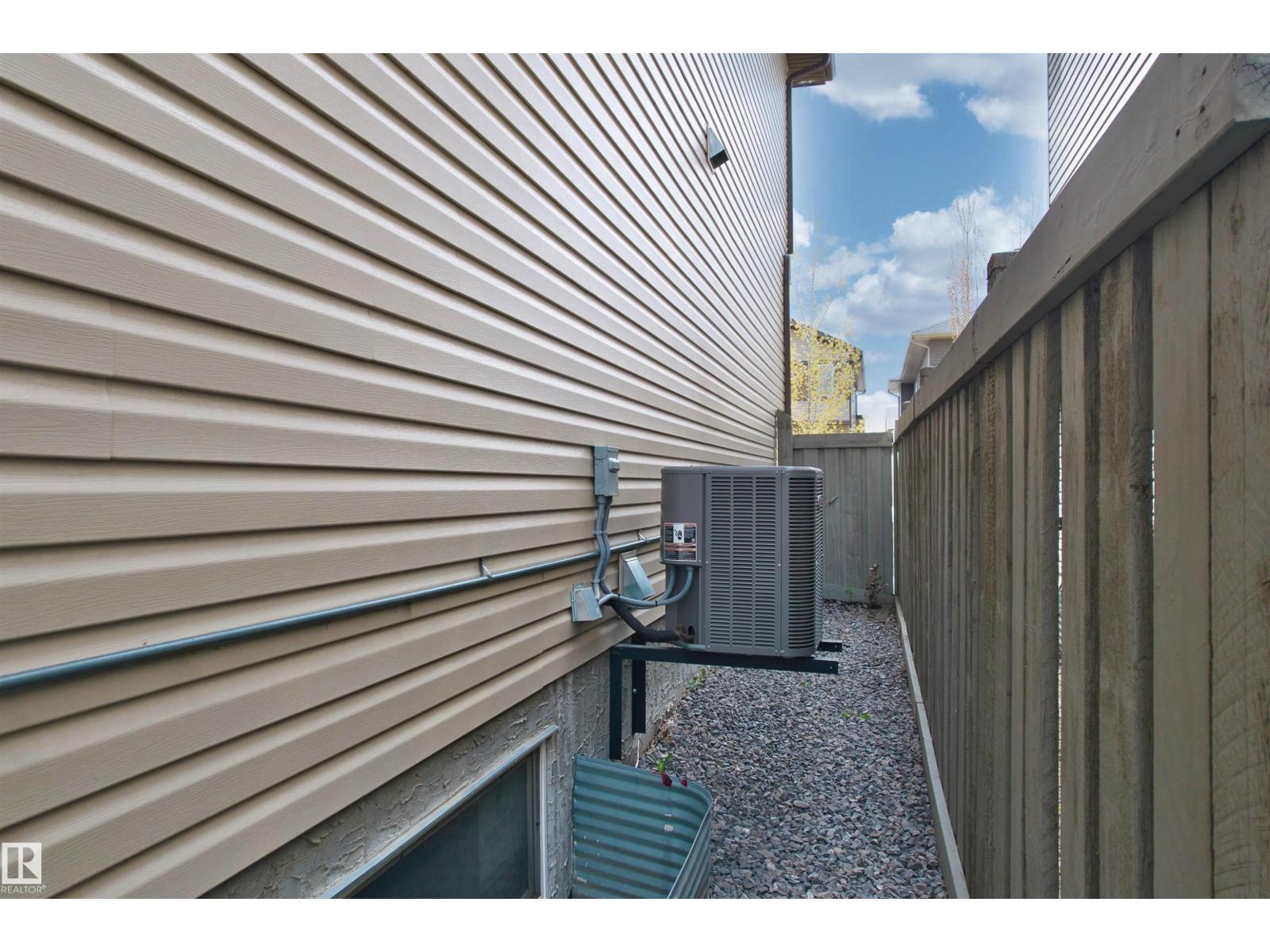 3807 Claxton Cl Sw, Edmonton, AB