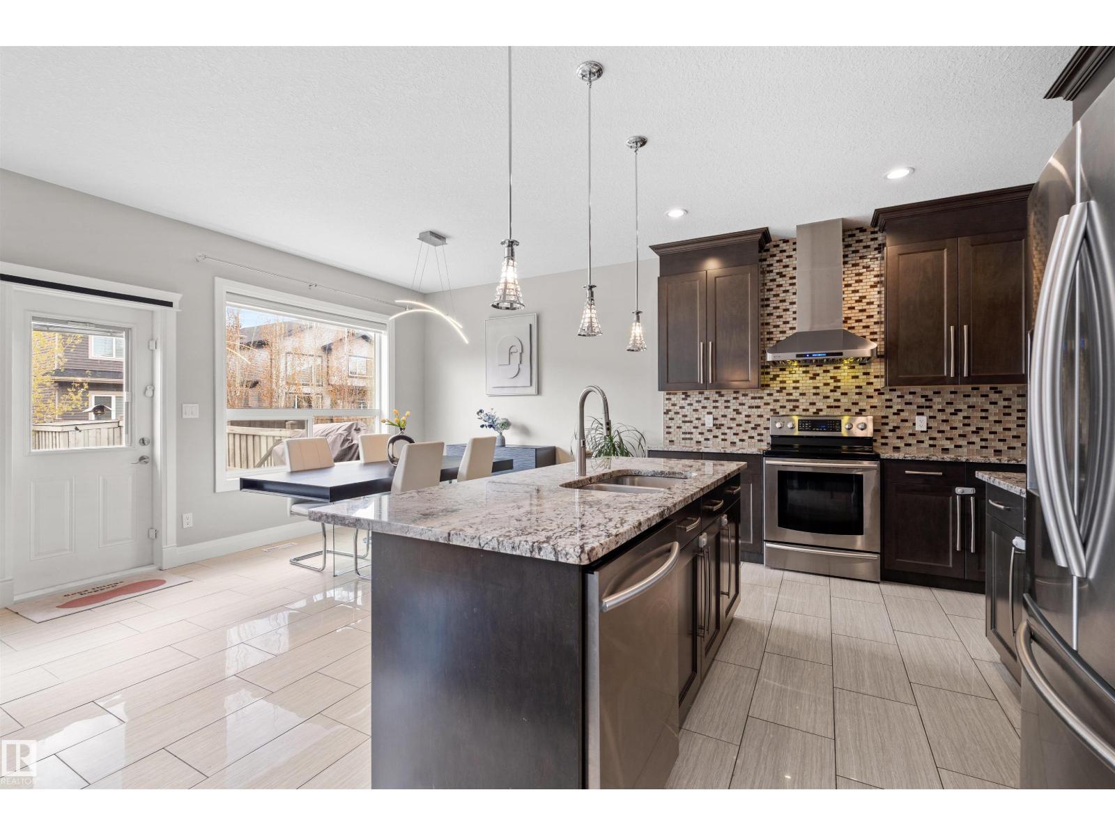 3807 Claxton Cl Sw, Edmonton, AB
