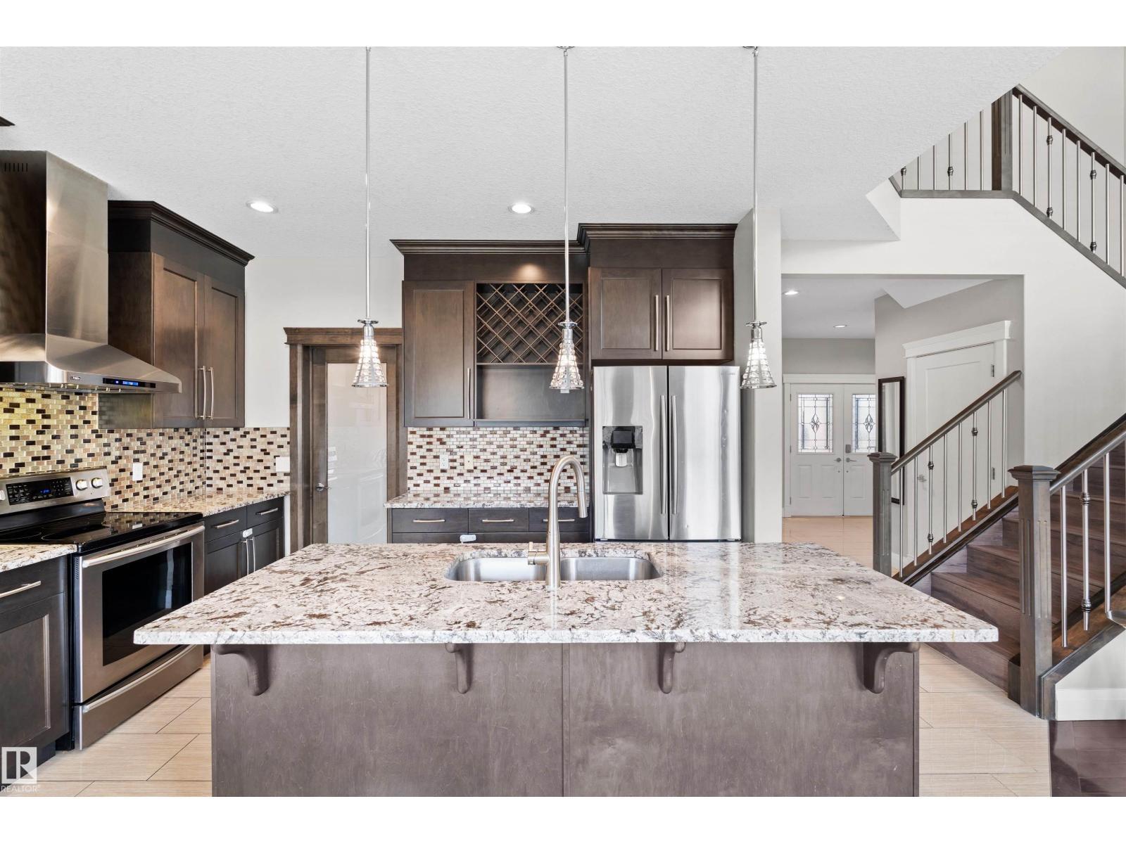 3807 Claxton Cl Sw, Edmonton, AB