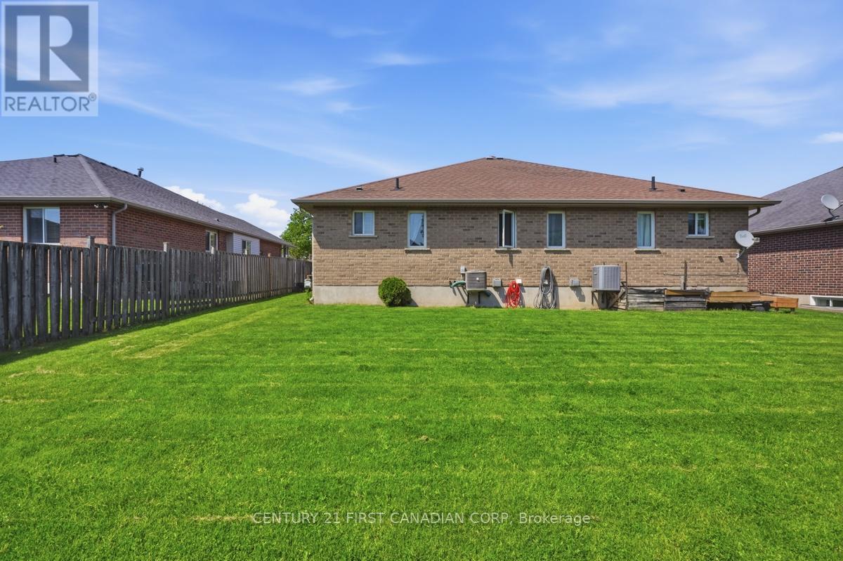 30 Pear Tree Avenue, St. Thomas, ON - Outdoor
