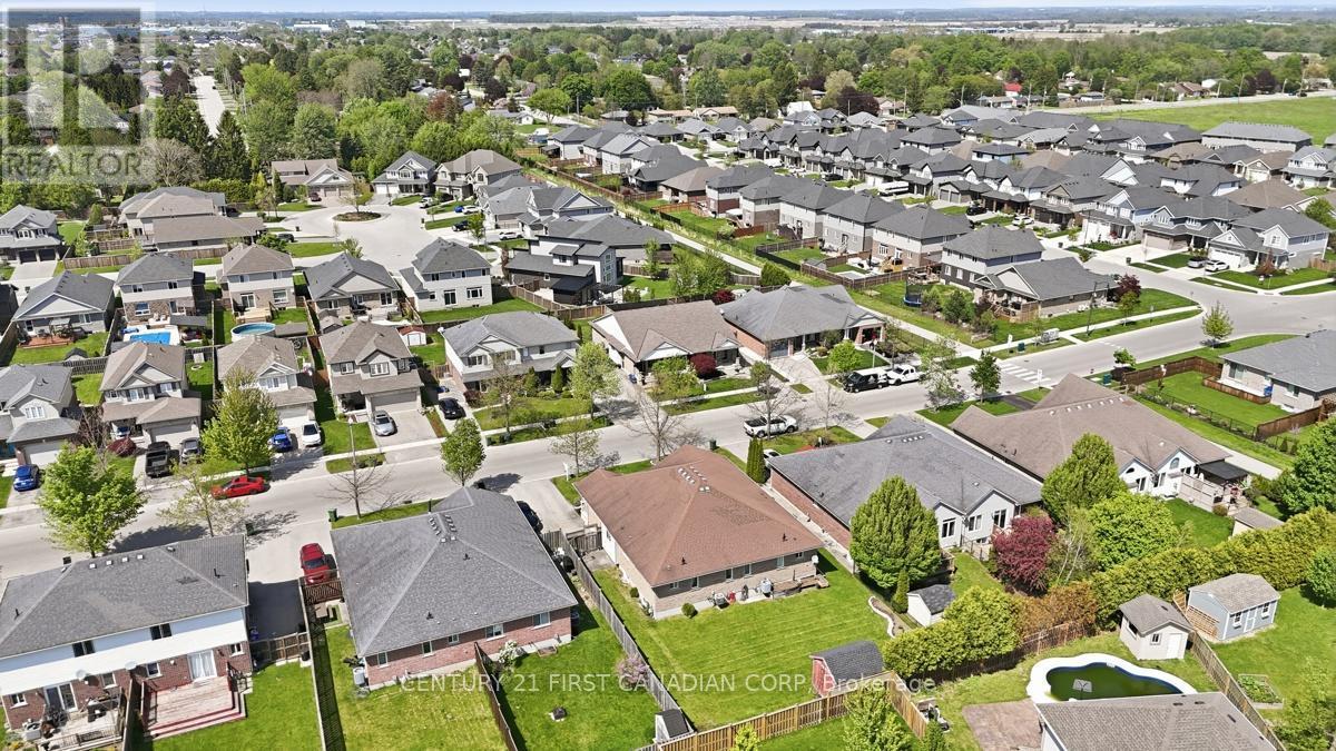 30 Pear Tree Avenue, St. Thomas, ON - Outdoor With View