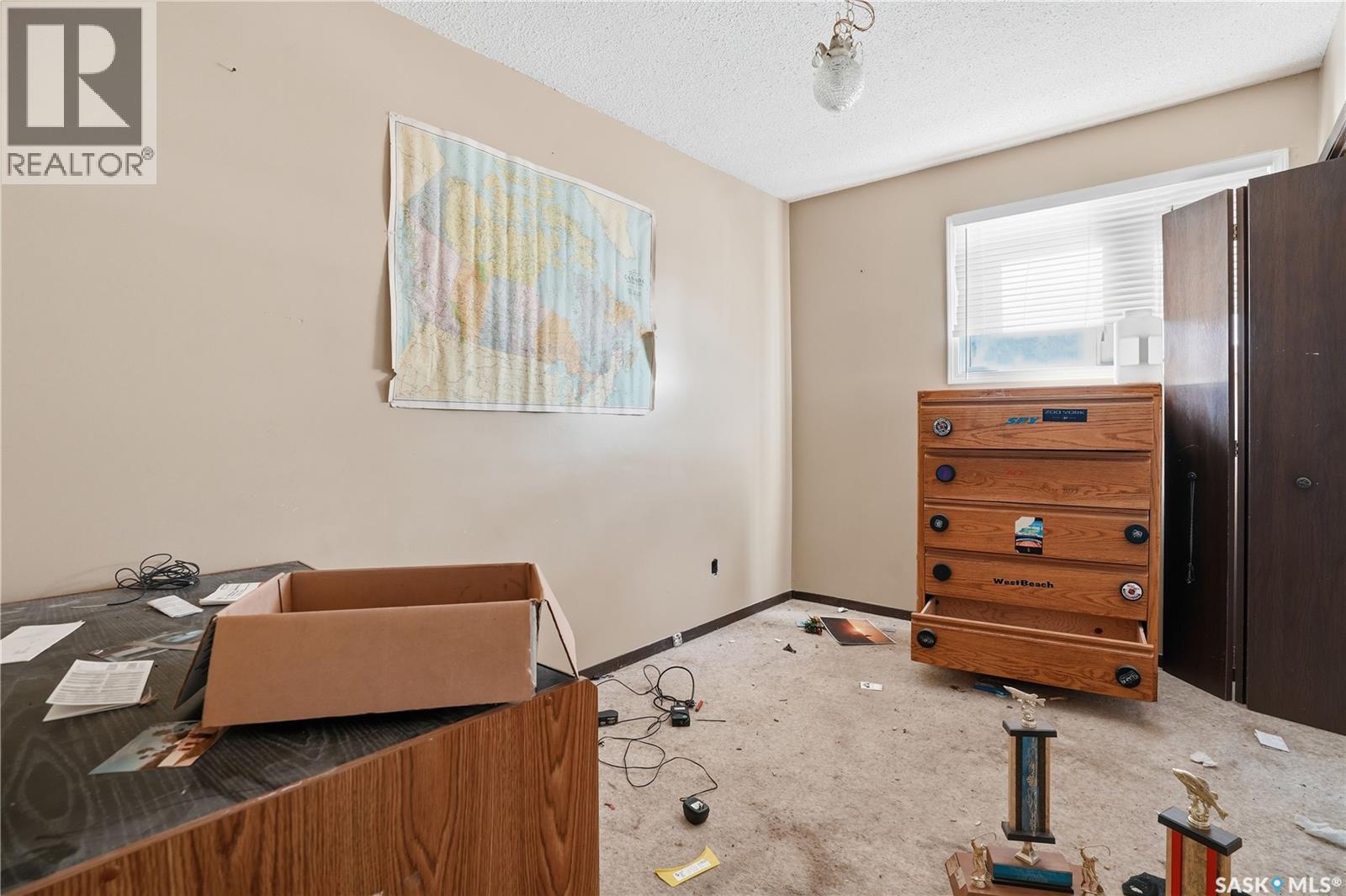 512 4Th Avenue W, Assiniboia, SK - Indoor