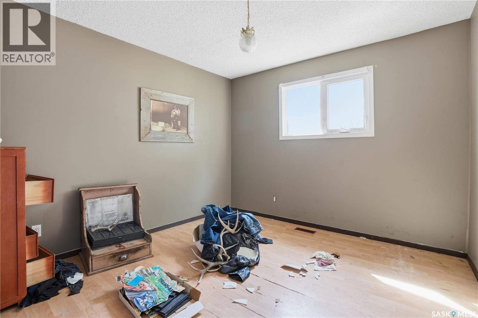512 4Th Avenue W, Assiniboia, SK - Indoor