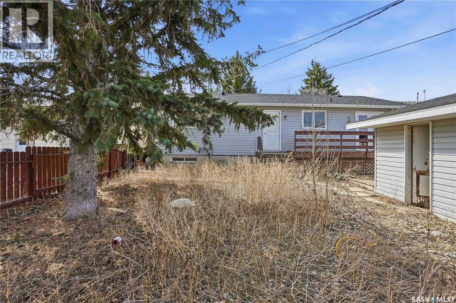 512 4Th Avenue W, Assiniboia, SK - Outdoor