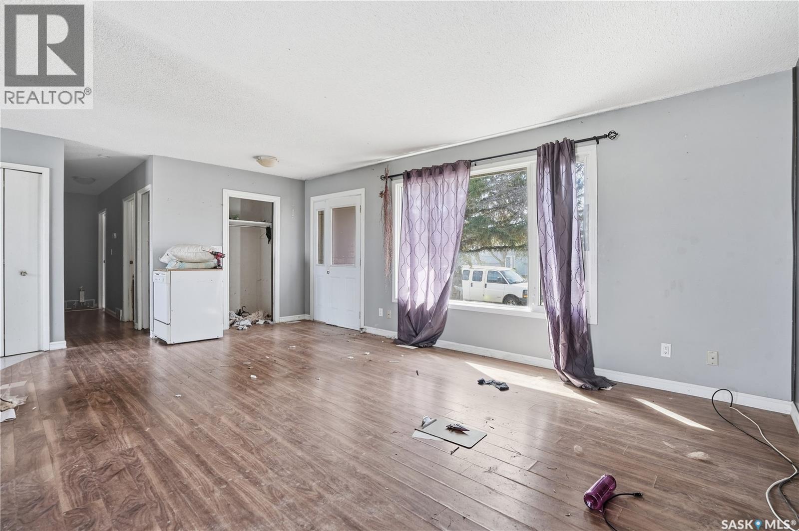 512 4Th Avenue W, Assiniboia, SK - Indoor Photo Showing Other Room