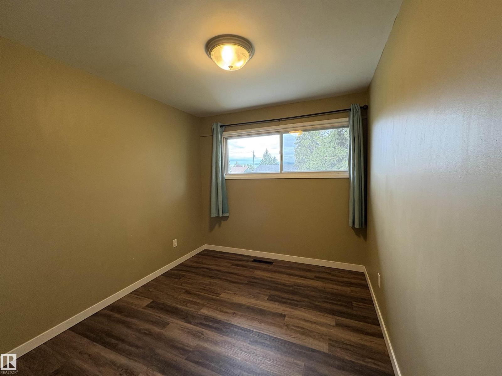 13023 90 St Nw, Edmonton, AB
