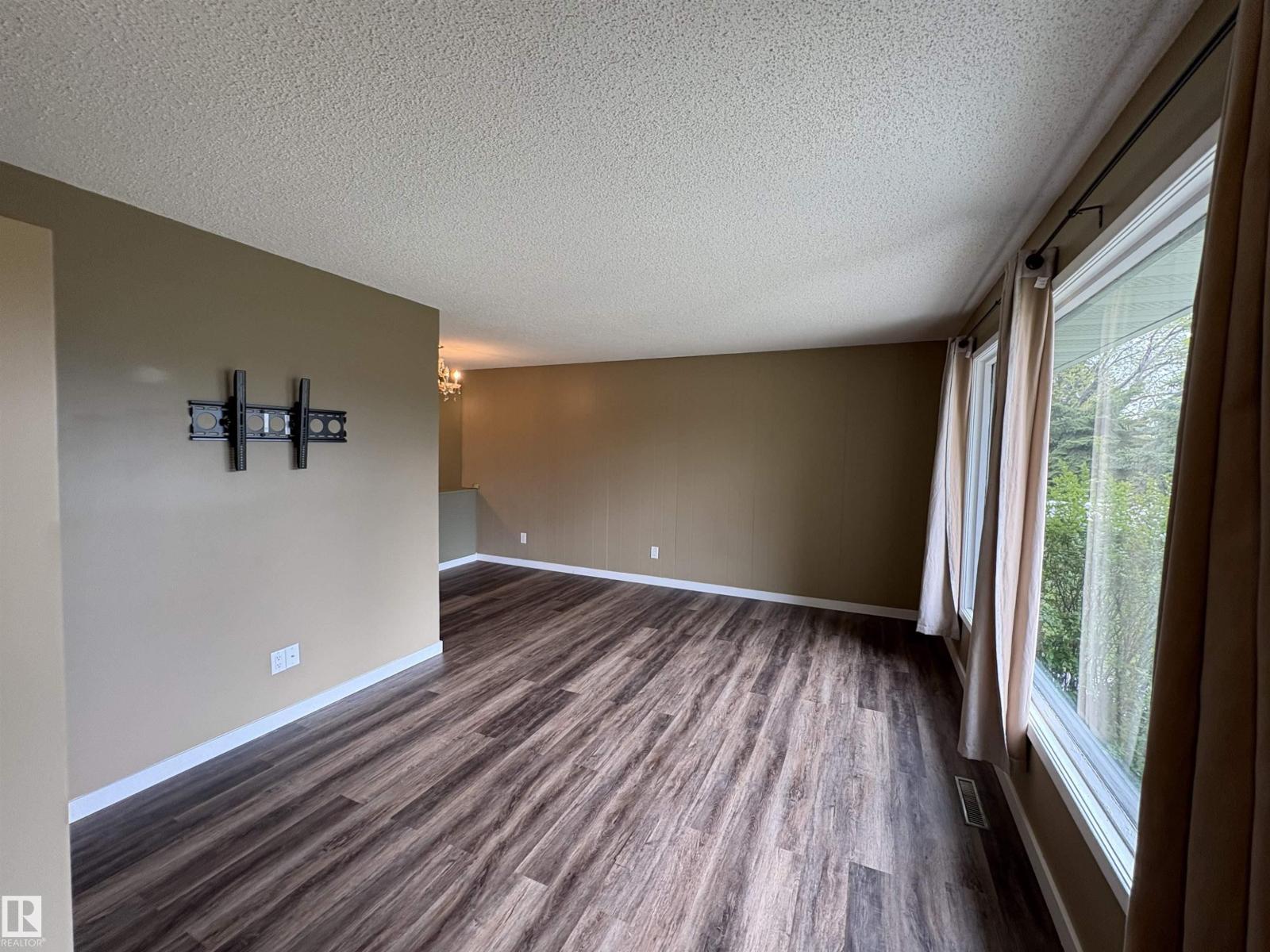 13023 90 St Nw, Edmonton, AB
