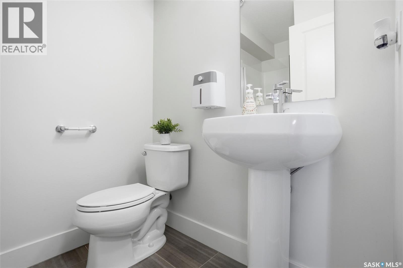737 Meadows Boulevard, Saskatoon, SK - Indoor Photo Showing Bathroom