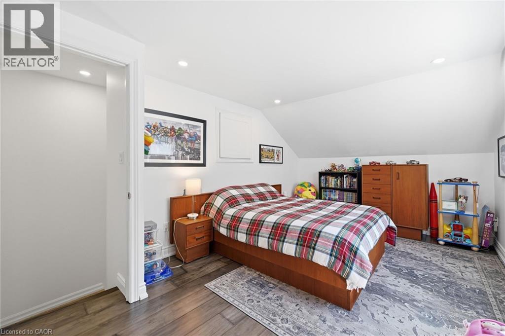 Room featuring sloped ceiling, recessed lighting, and wood-finish flooring - 24 Glenwood Crescent, Hamilton, ON - Indoor Photo Showing Bedroom
