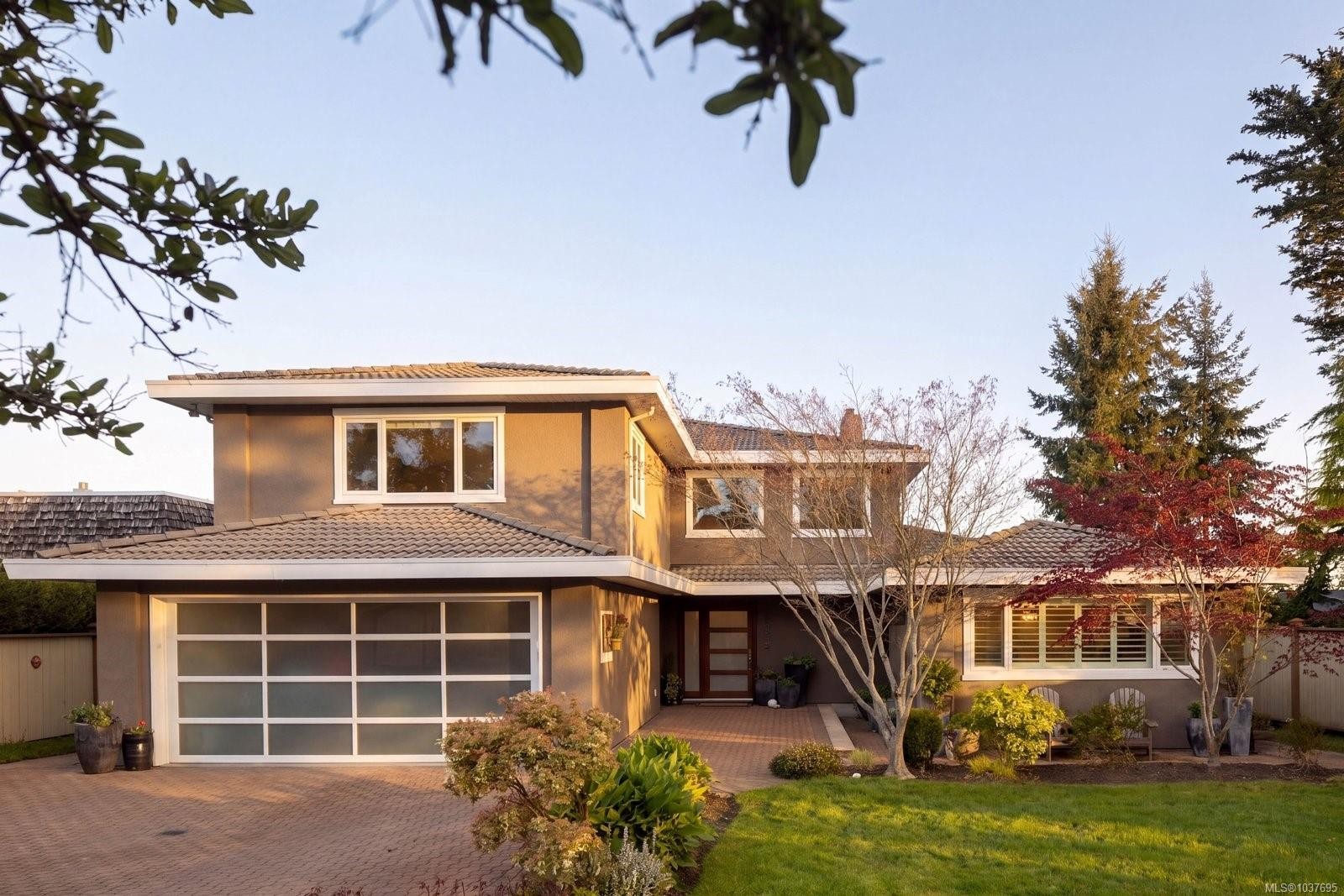 2450 Whidby Lane, Sidney, BC