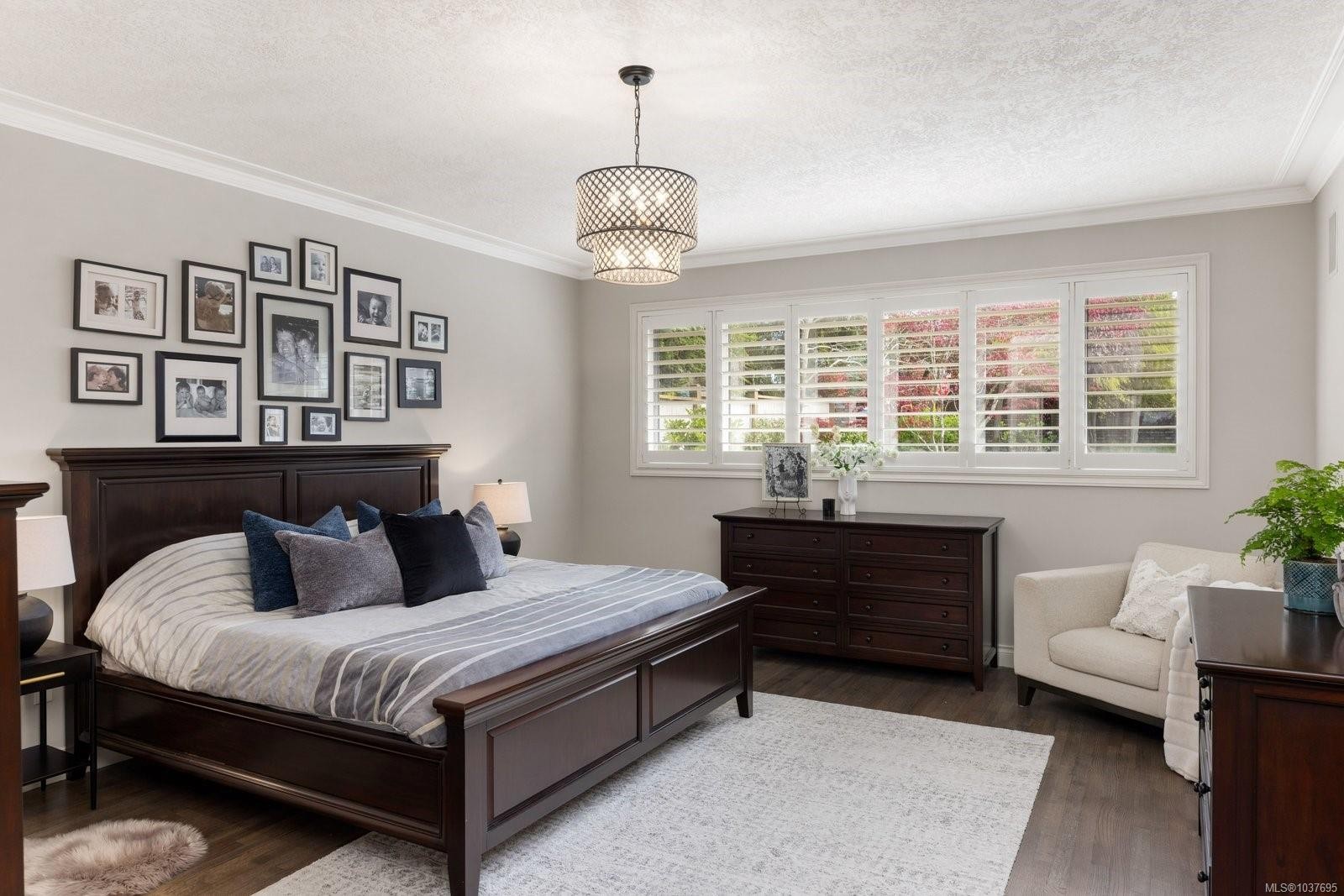 2450 Whidby Lane, Sidney, BC