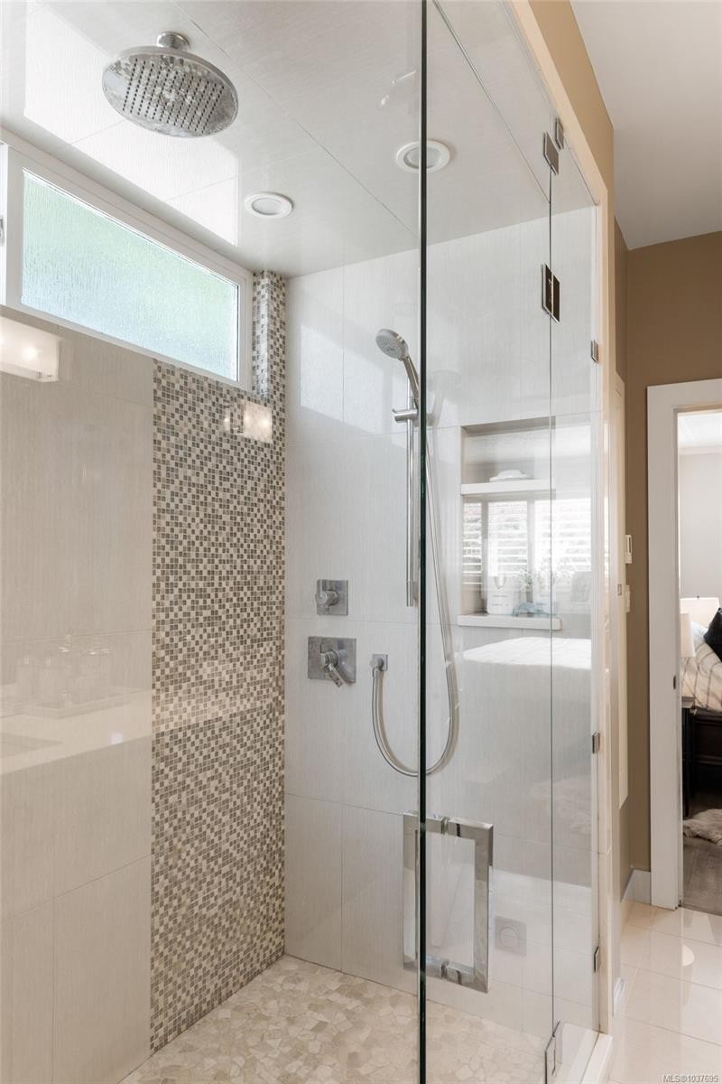 2450 Whidby Lane, Sidney, BC