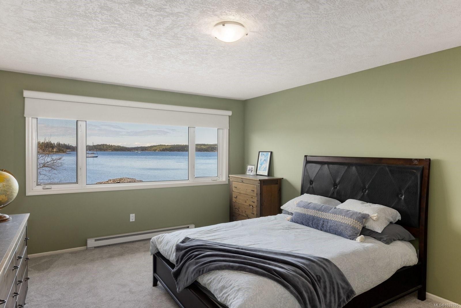 2450 Whidby Lane, Sidney, BC
