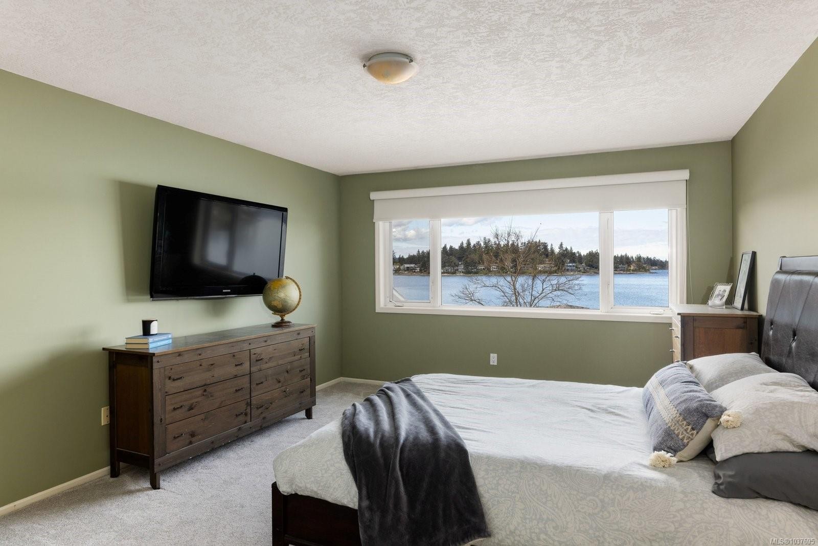 2450 Whidby Lane, Sidney, BC