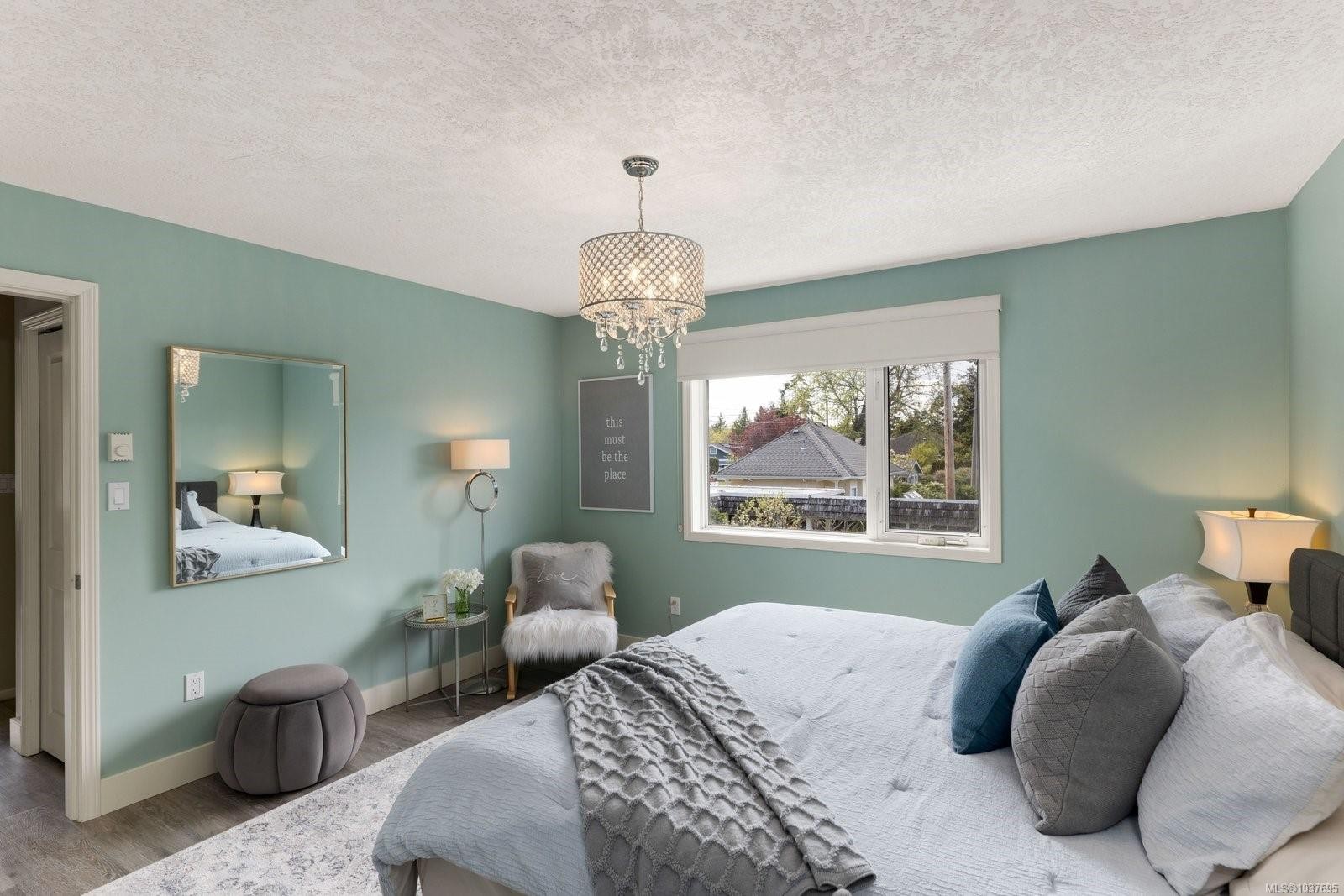 2450 Whidby Lane, Sidney, BC